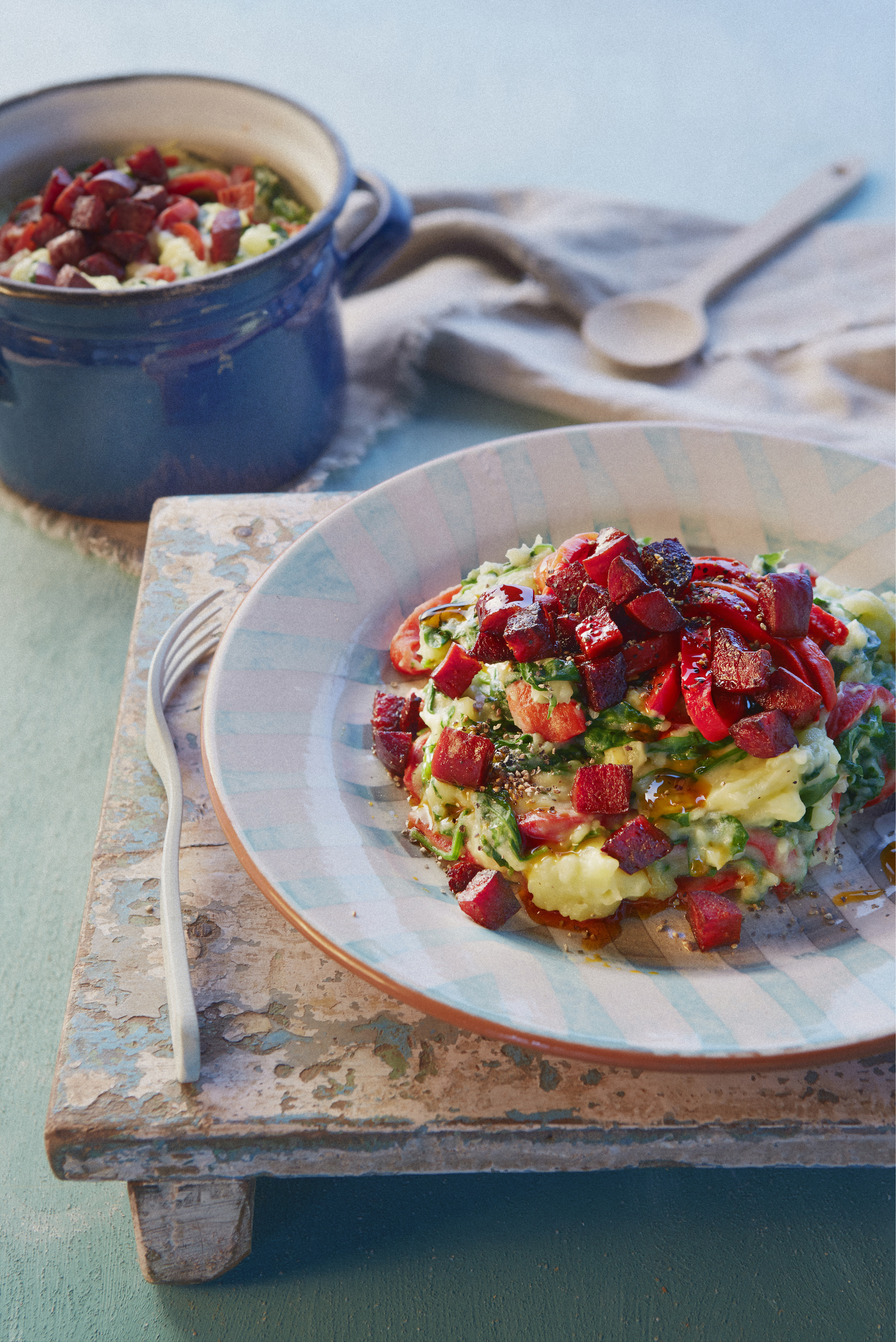 Spinaziestamppot met gegrilde paprika en knapperige chorizo
