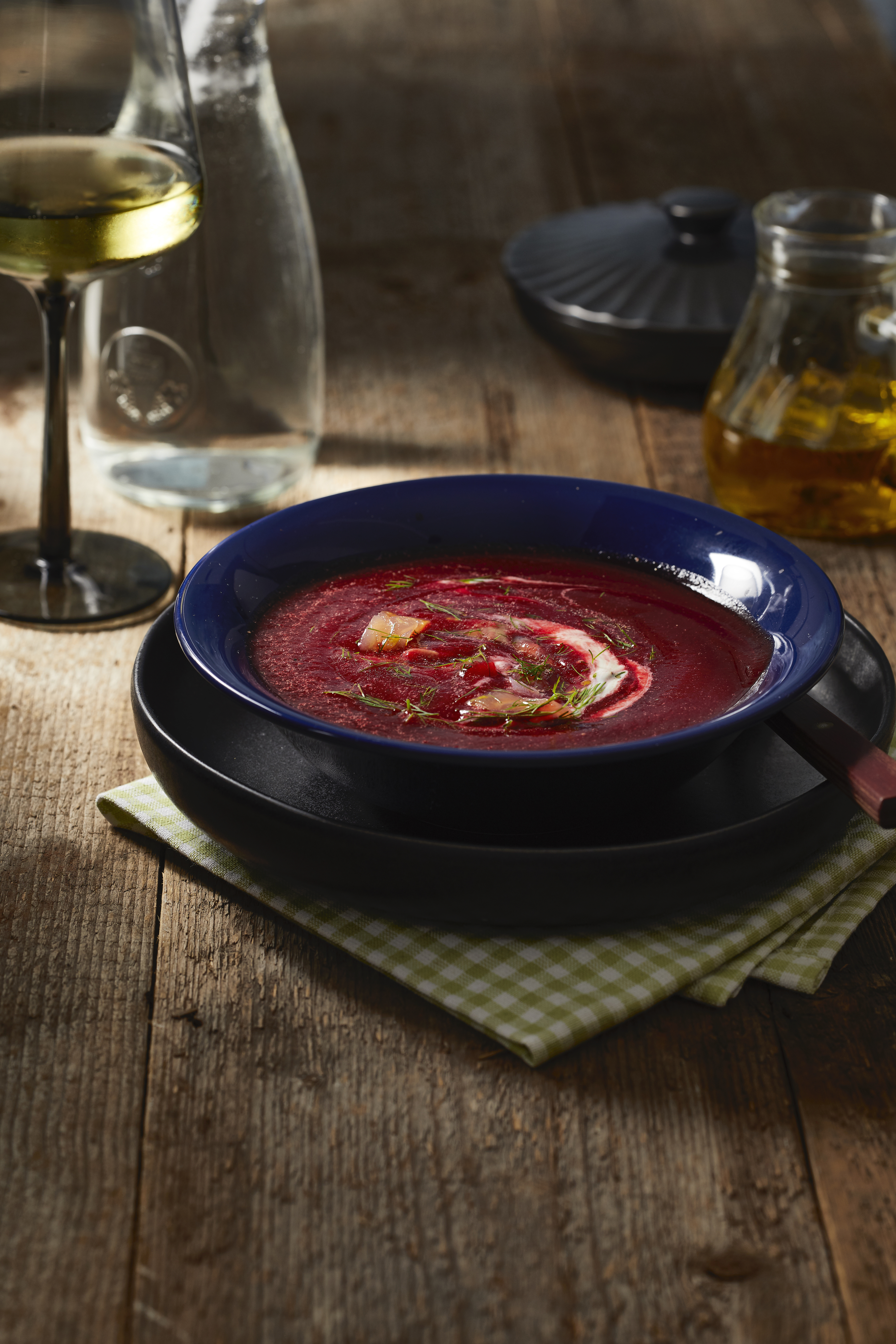 Funky bietensoep met gemarineerde zalm