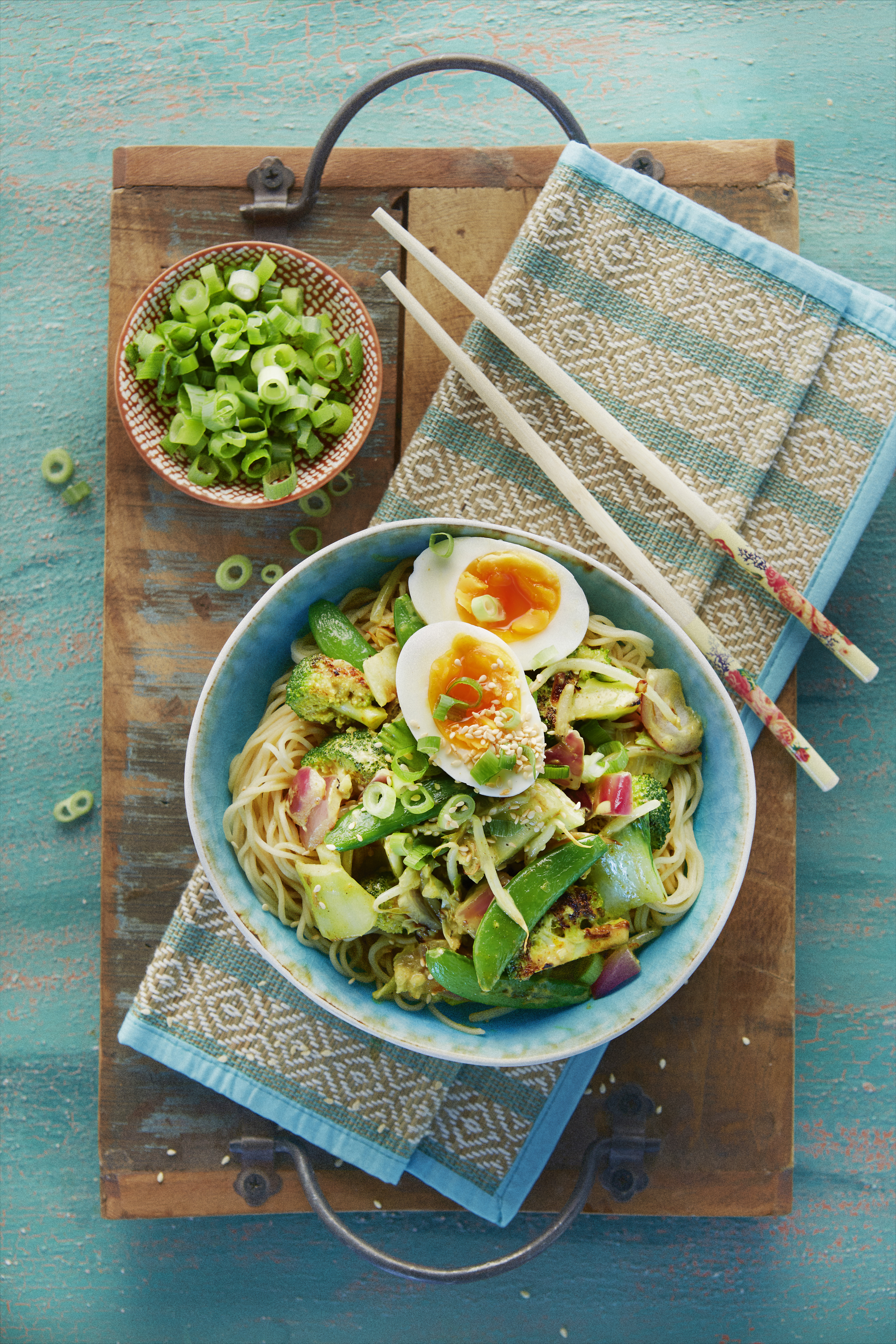 Noedels met wokgroenten in kerrie-kokossaus