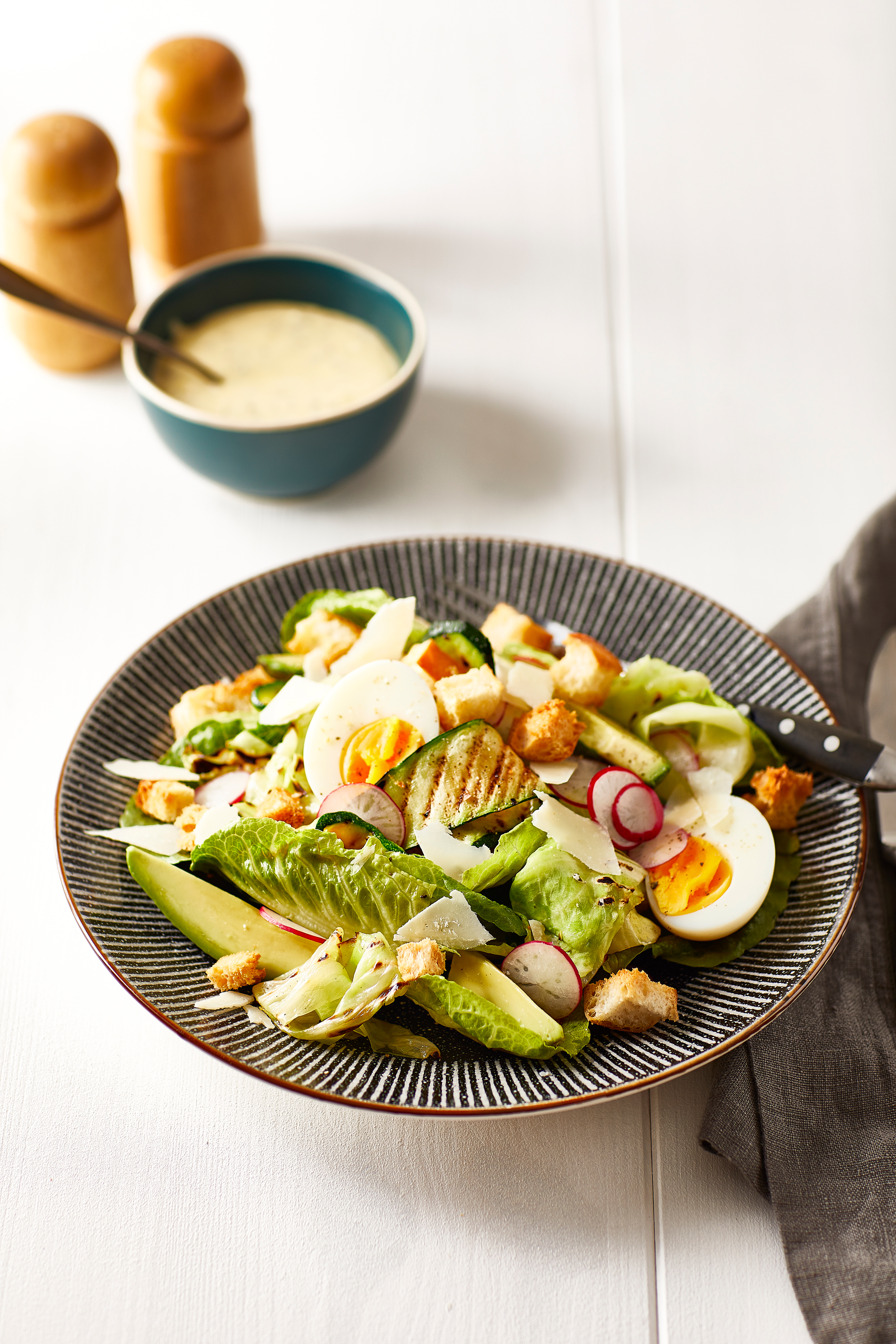 Caesarsalade met geroosterde groenten