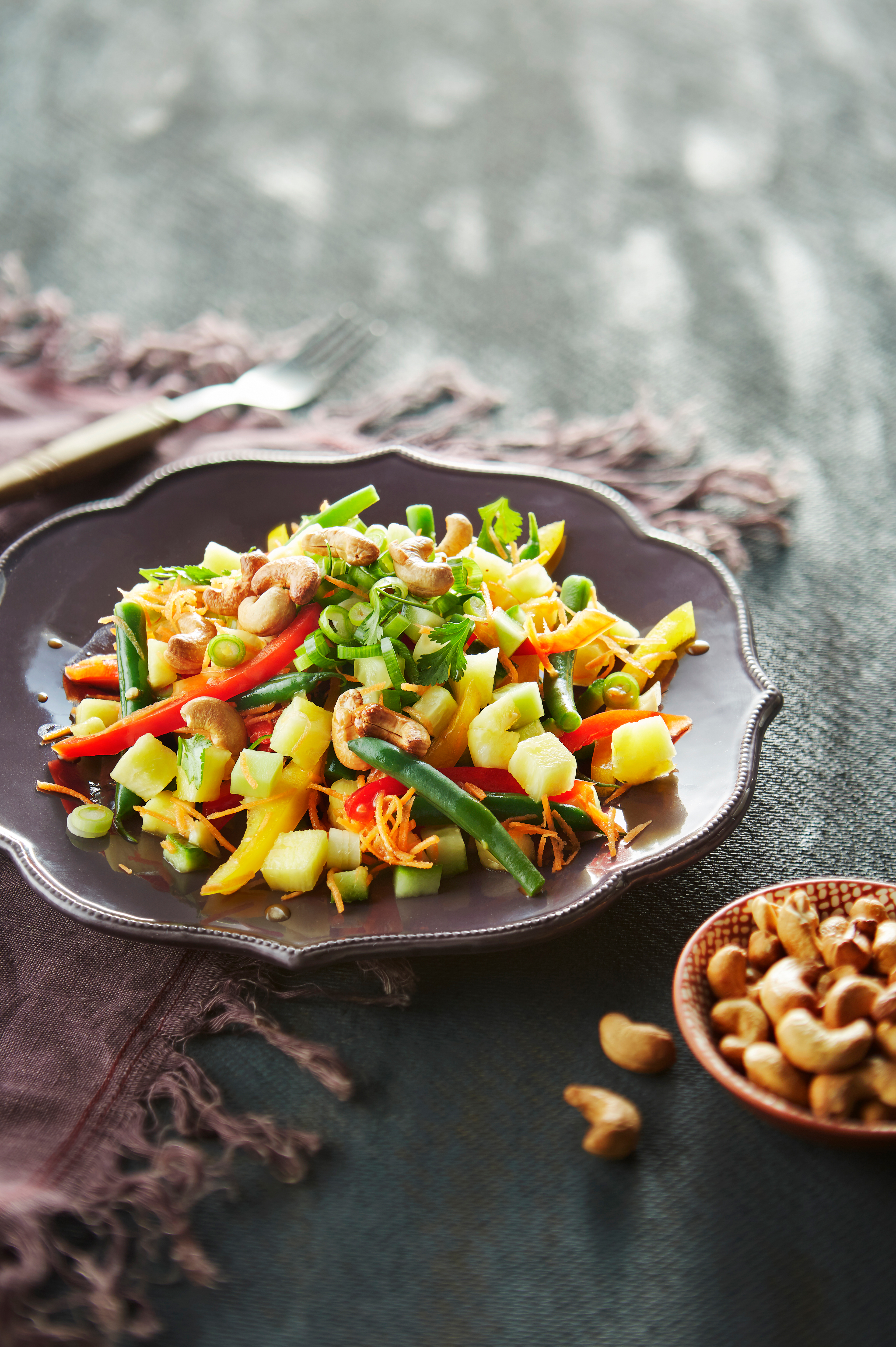 Ananas-komkommersalade met sesam-sojadressing