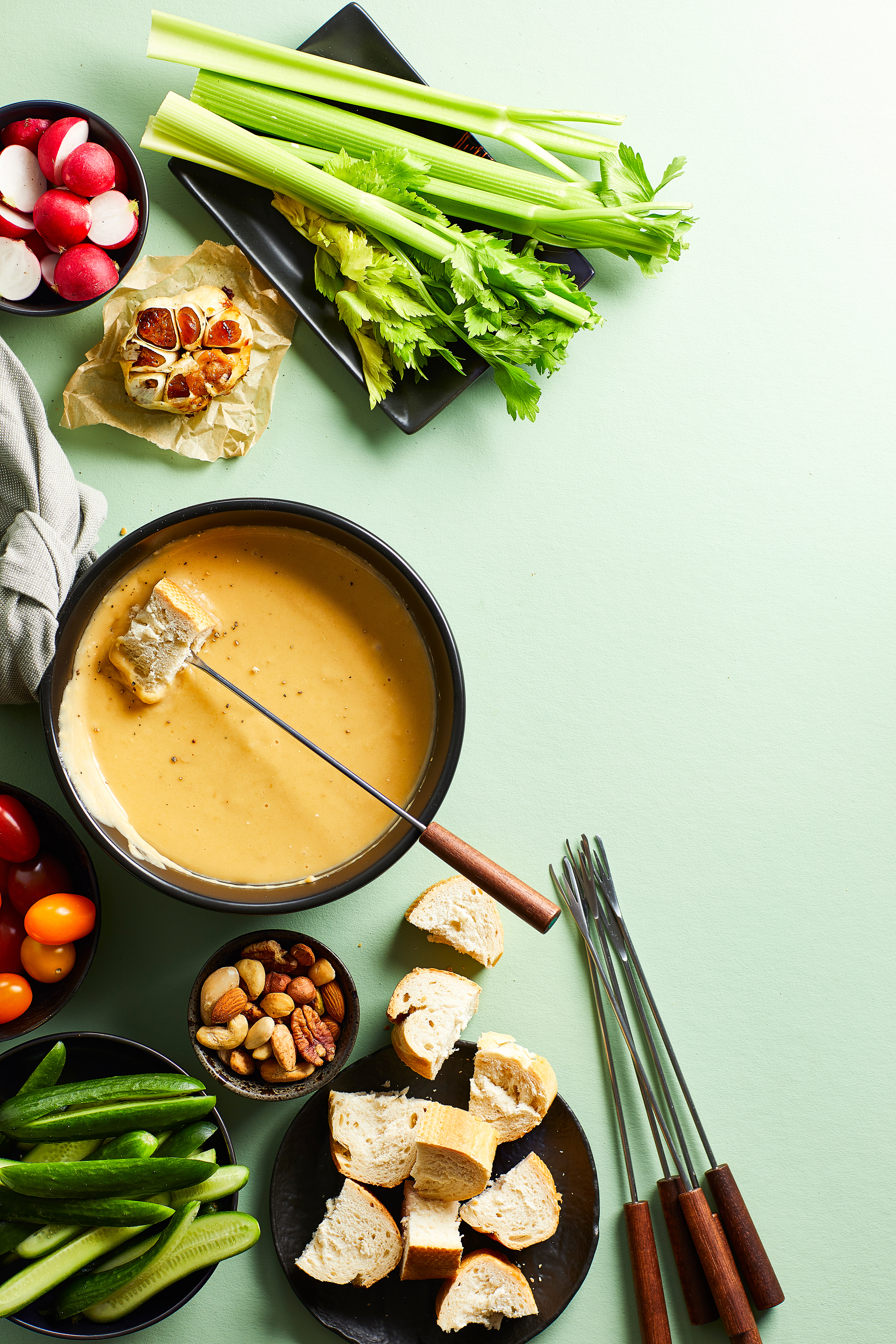 Kaasfondue met donker bier en gepofte knoflook