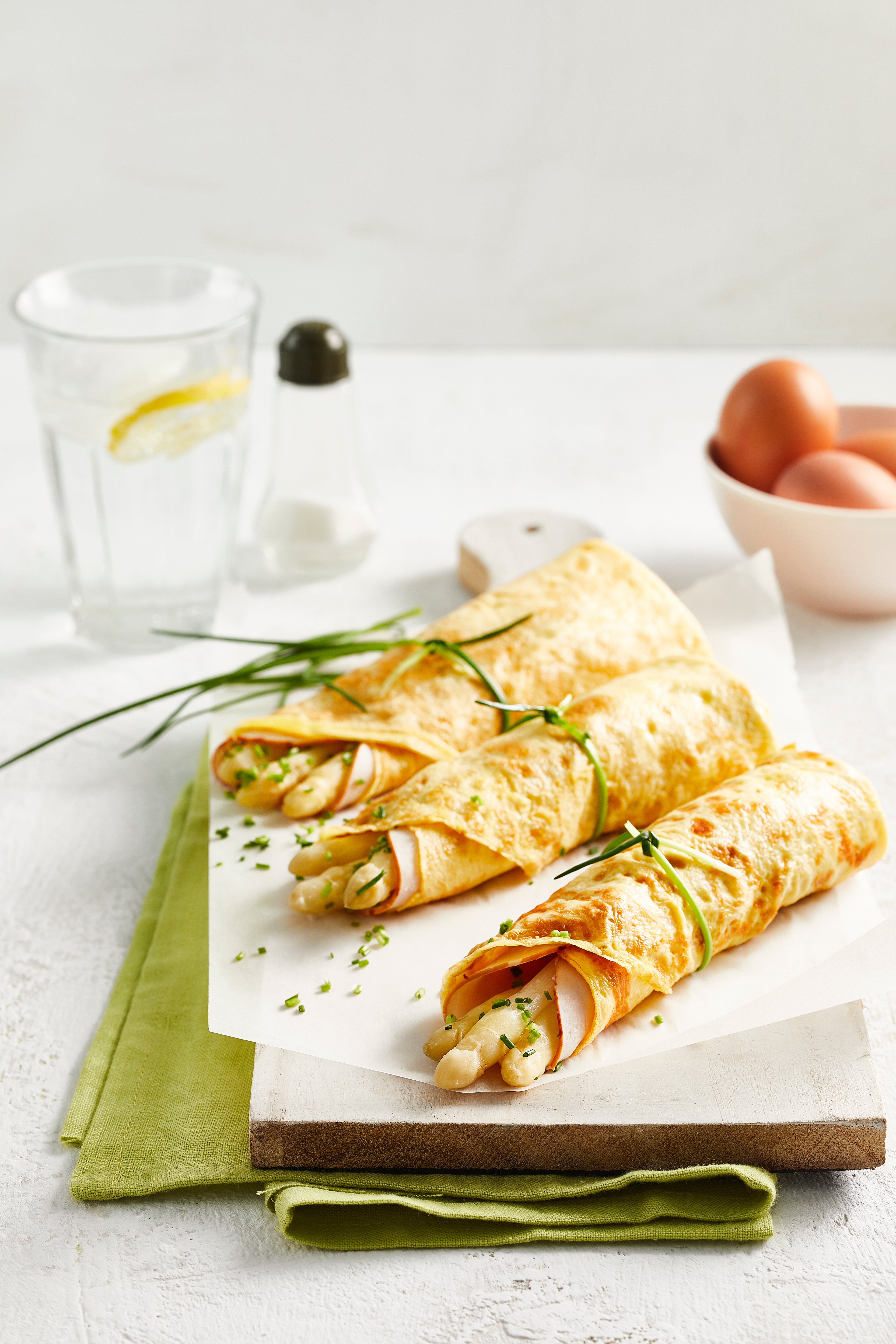 Asperge-omeletrolletjes