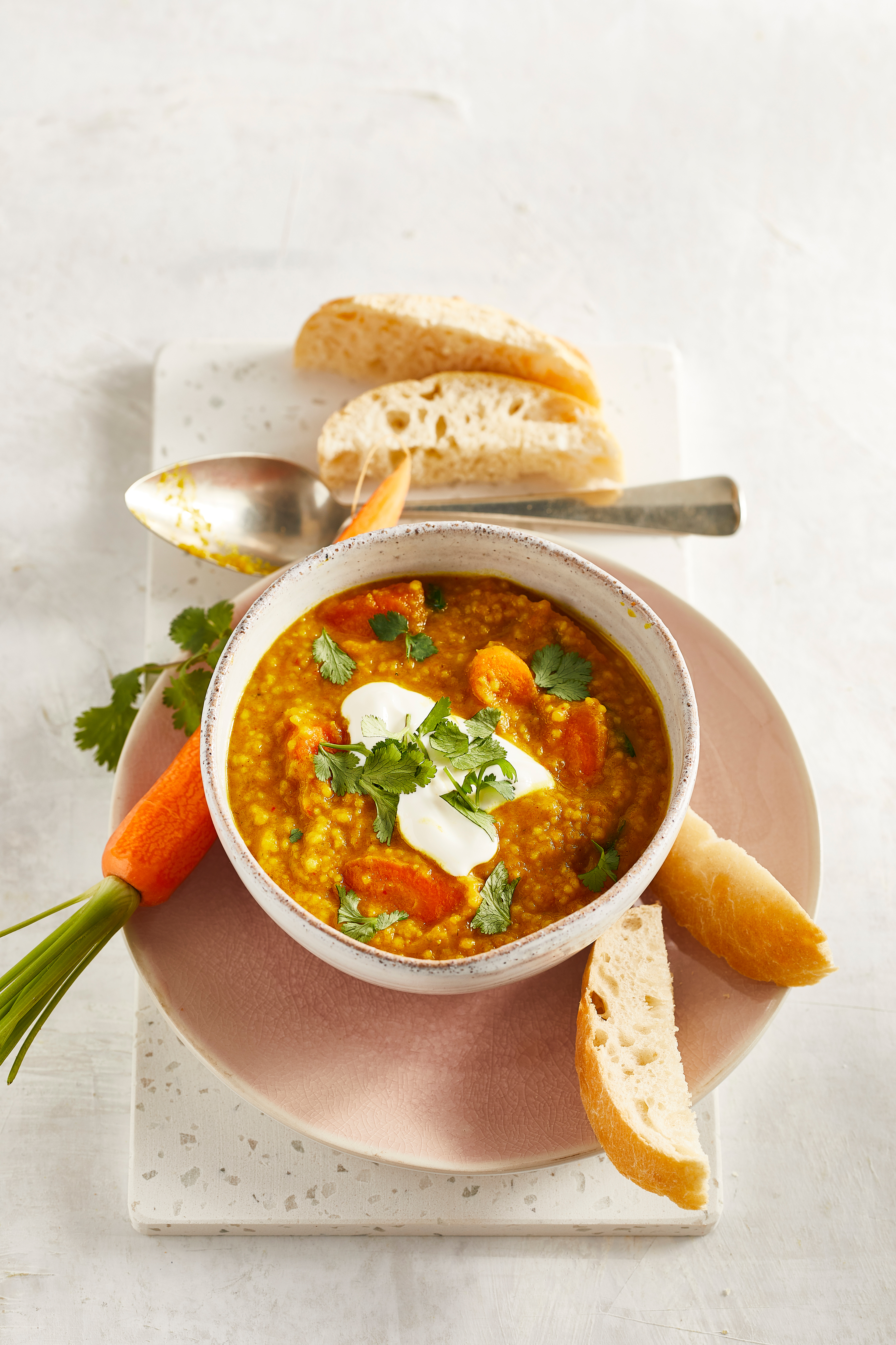 Wortelsoep met kurkuma en koriander