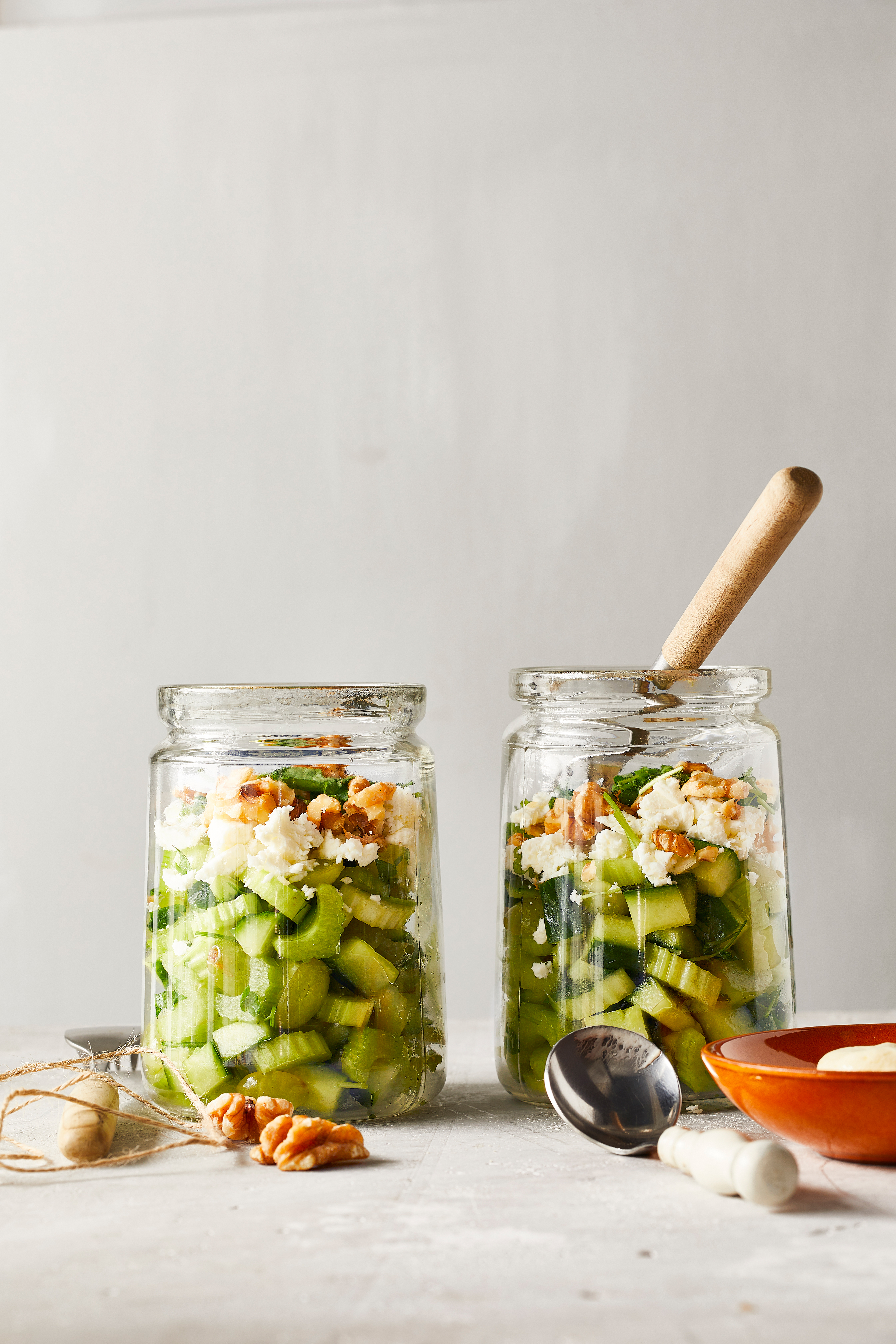 Bleekselderijsalade met druiven en feta