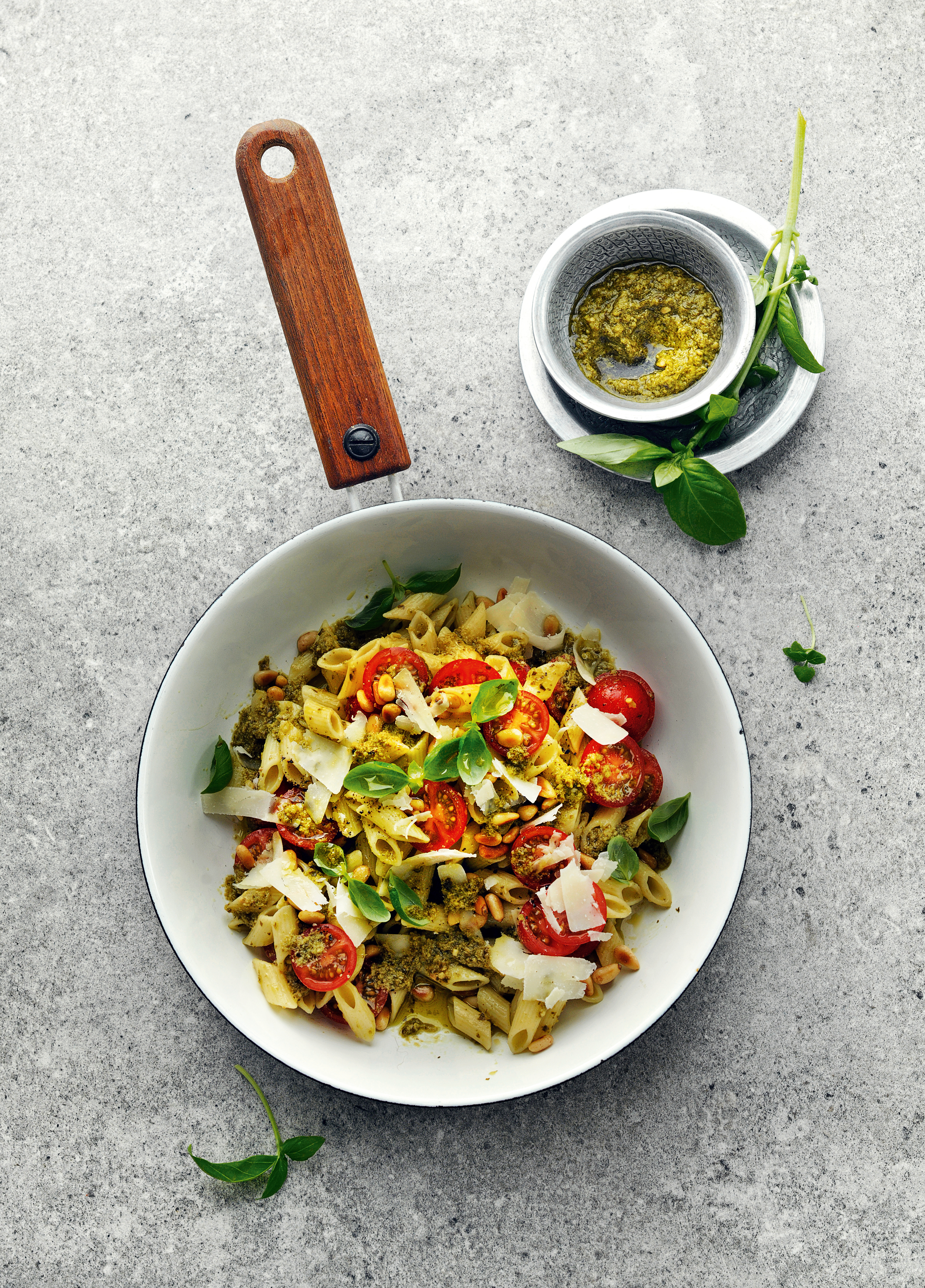Mini Penne con Pesto e Pomodori