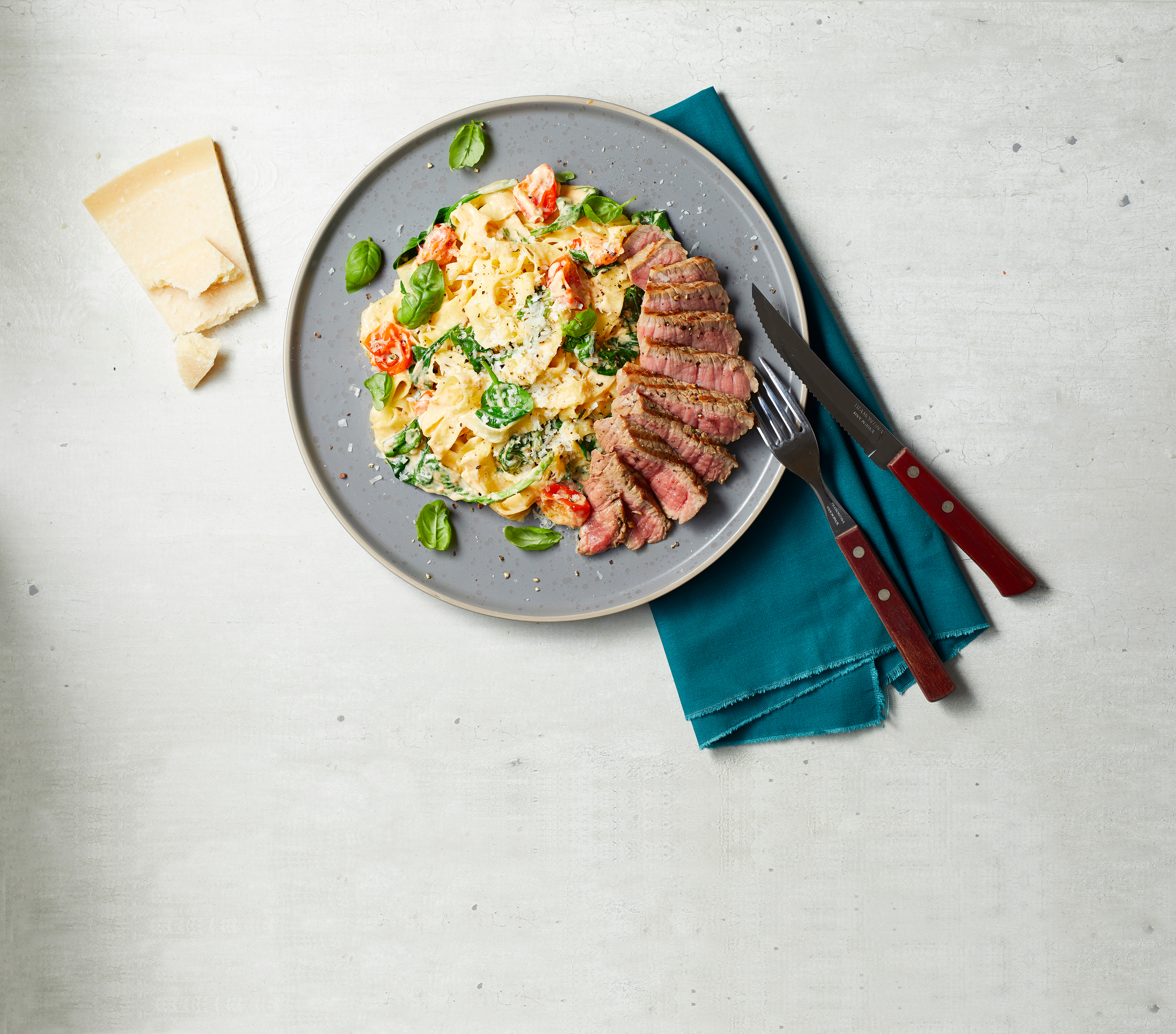 Romige tagliatelle met gegrilde biefstuk
