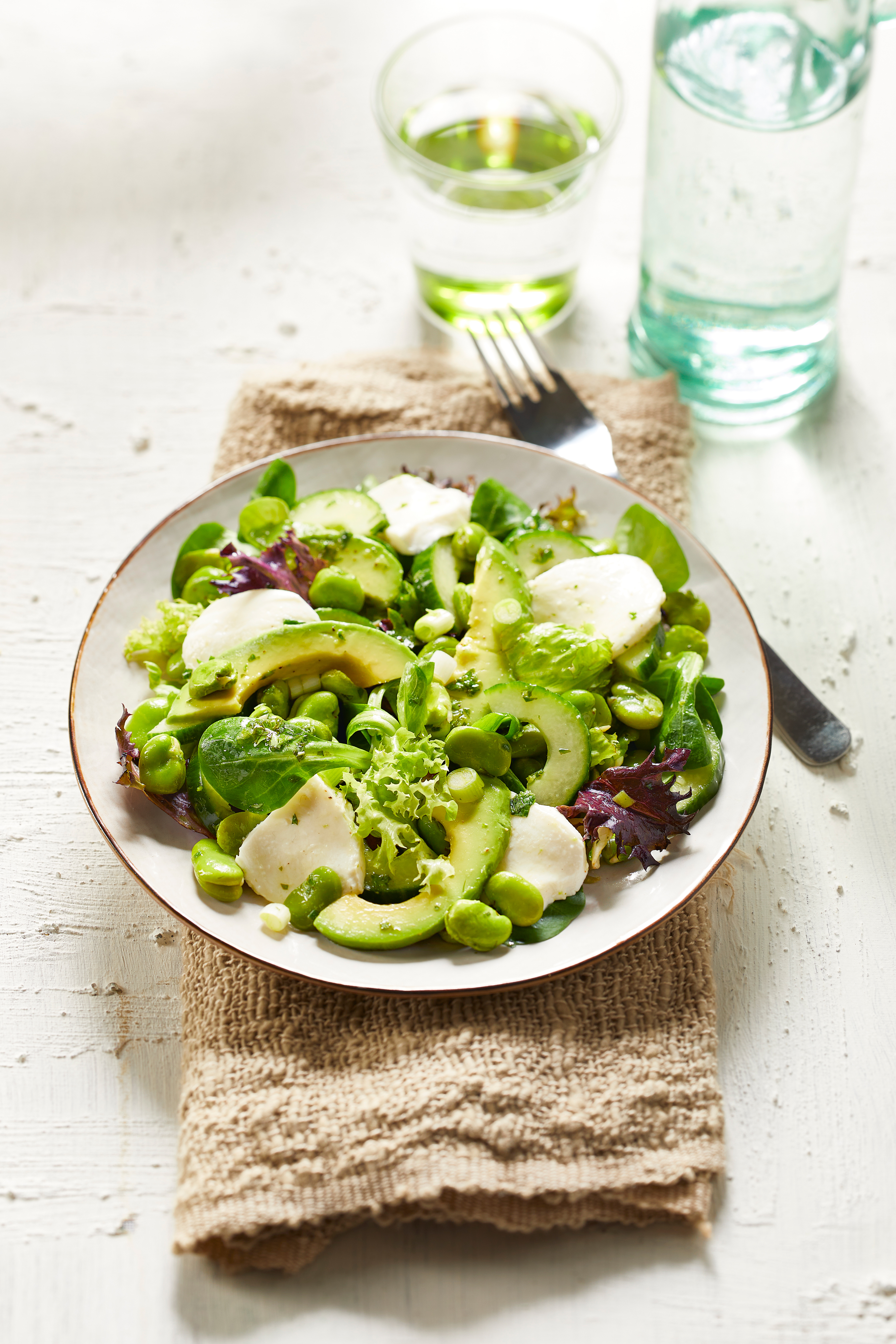 Tuinbonensalade met mozzarella en kruidendressing