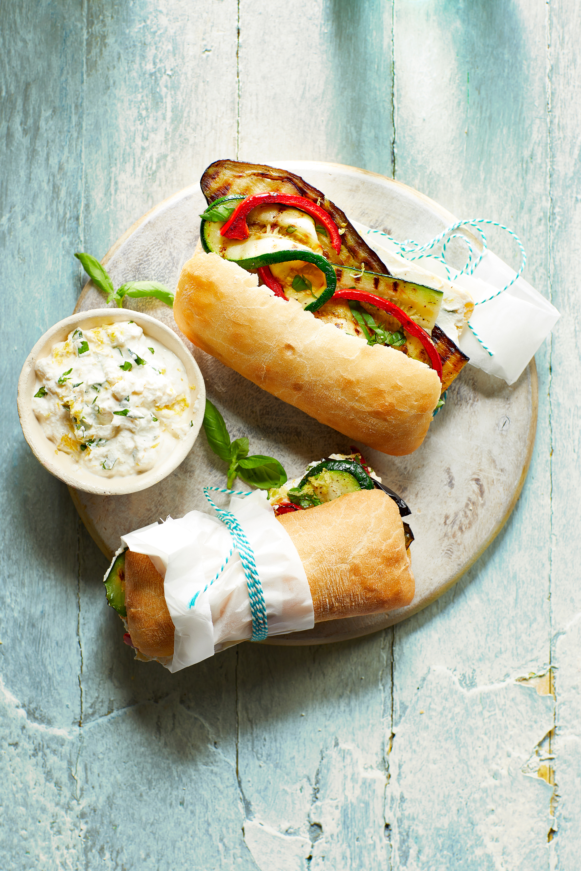 Ciabatta met gegrilde groenten en citroenricotta