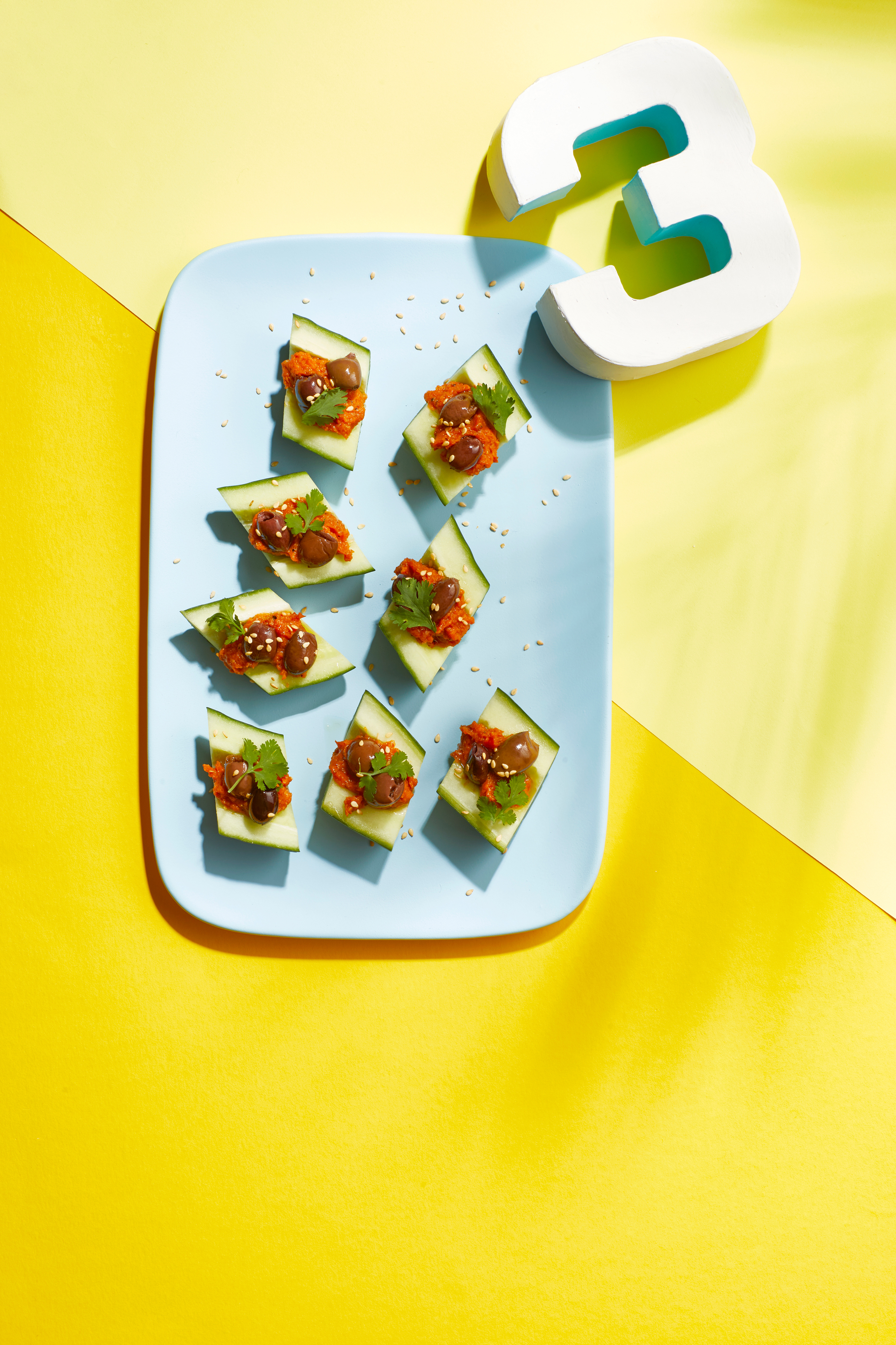 Komkommerschuitjes met pittige wortelspread