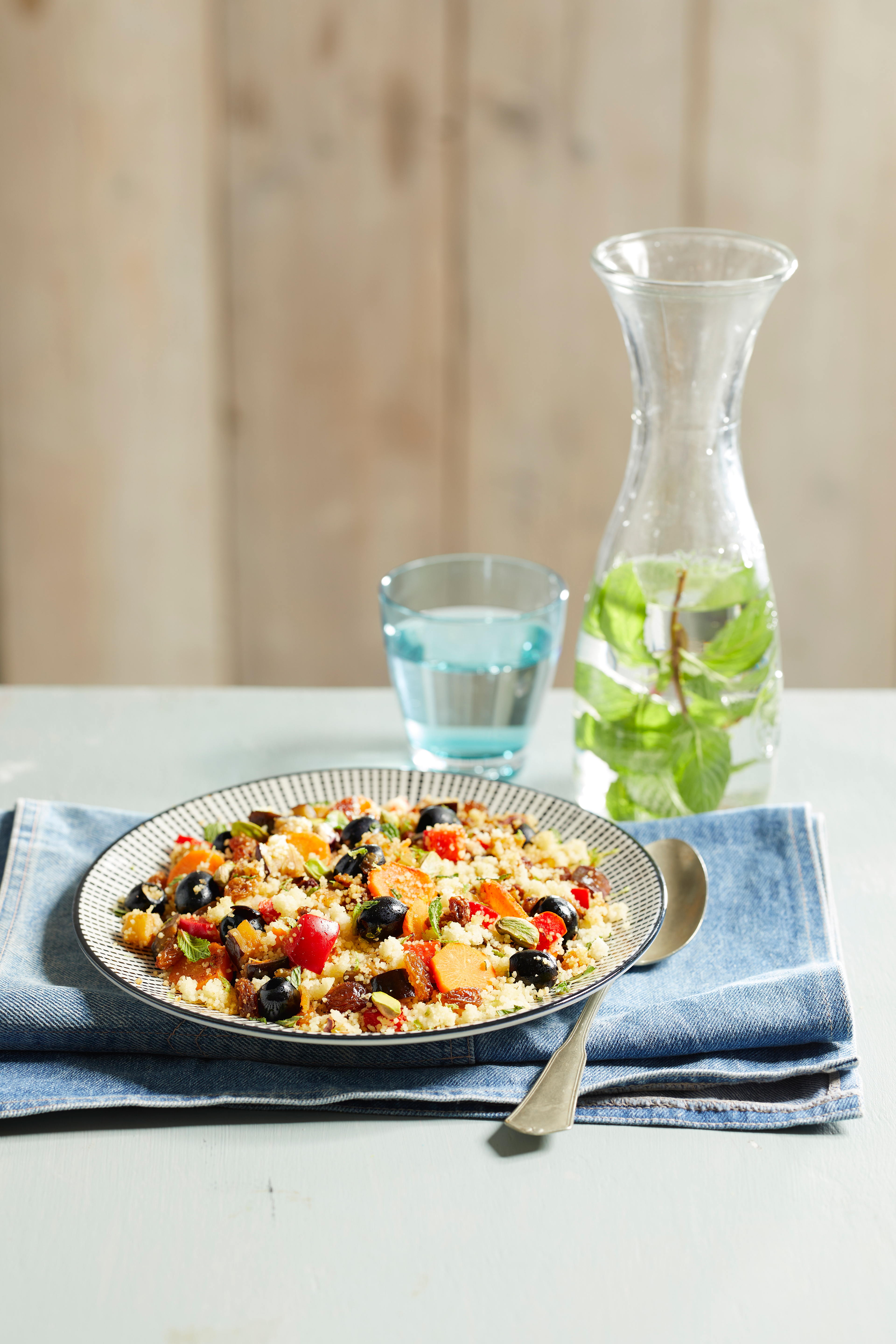 Couscous met aubergine, olijven en munt