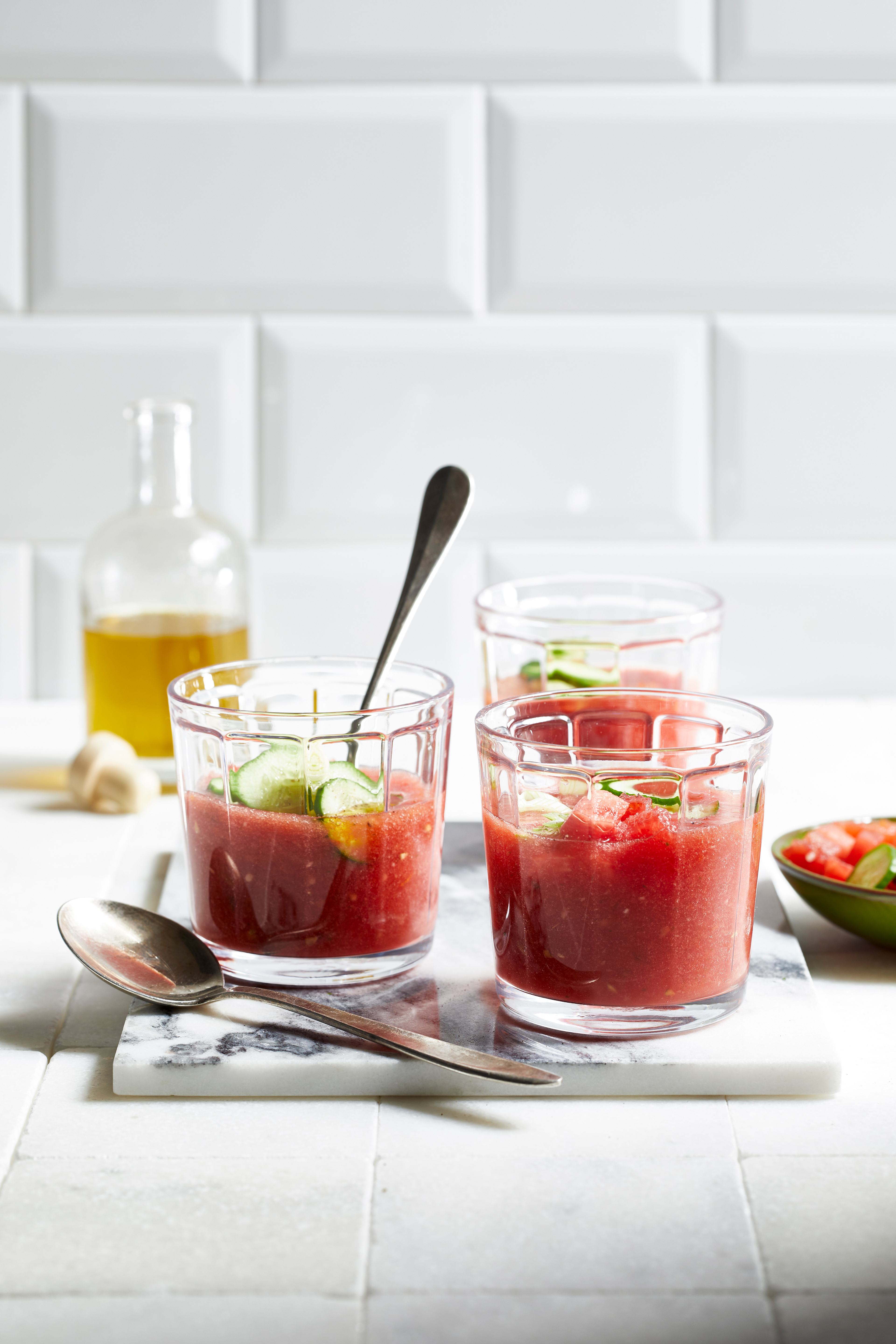 Zomerse tomatensoep met watermeloen en komkommer