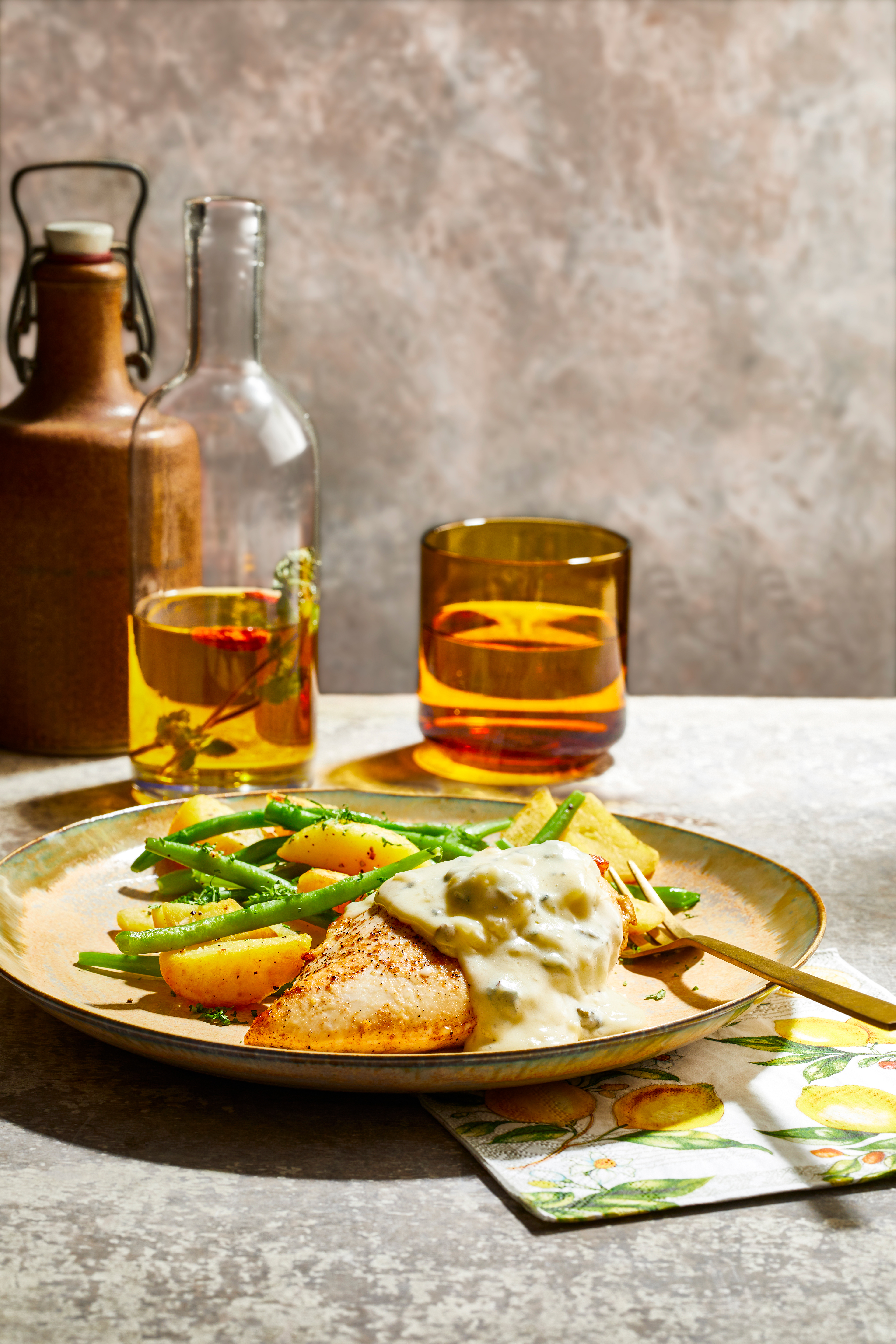 Kipfilet in gorgonzolasaus met gebakken aardappels en sperziebonen