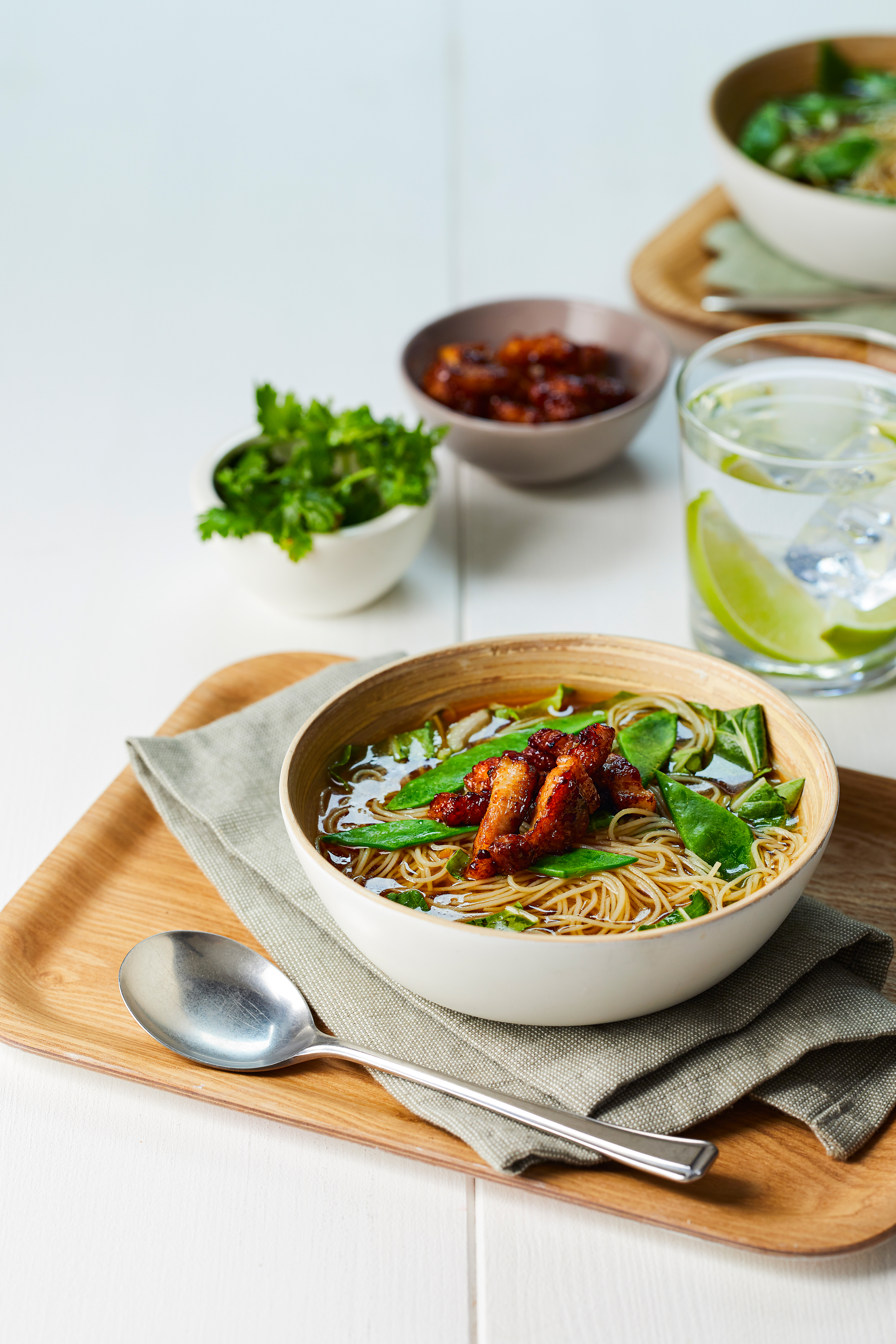 Pho met knapperige spekreepjes en paksoi