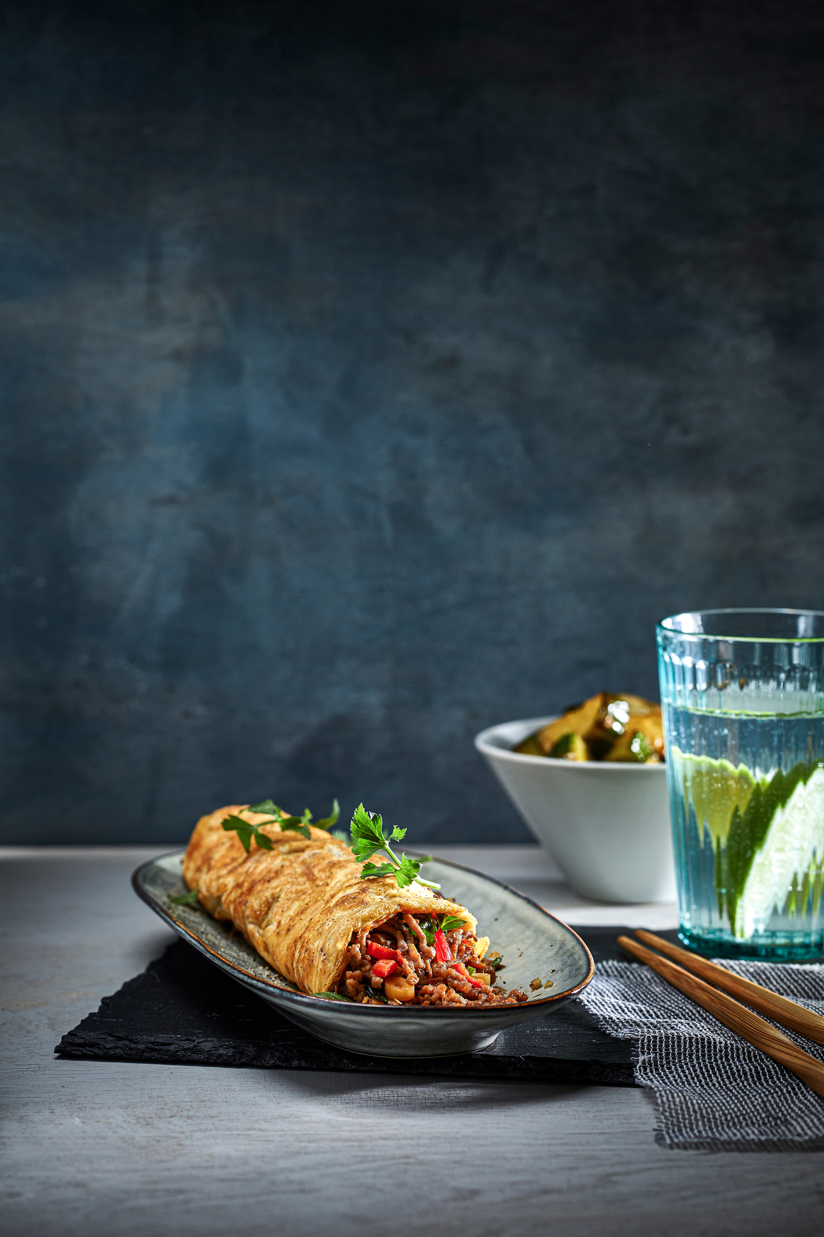 Javaanse gehaktrol met zoetzure komkommer