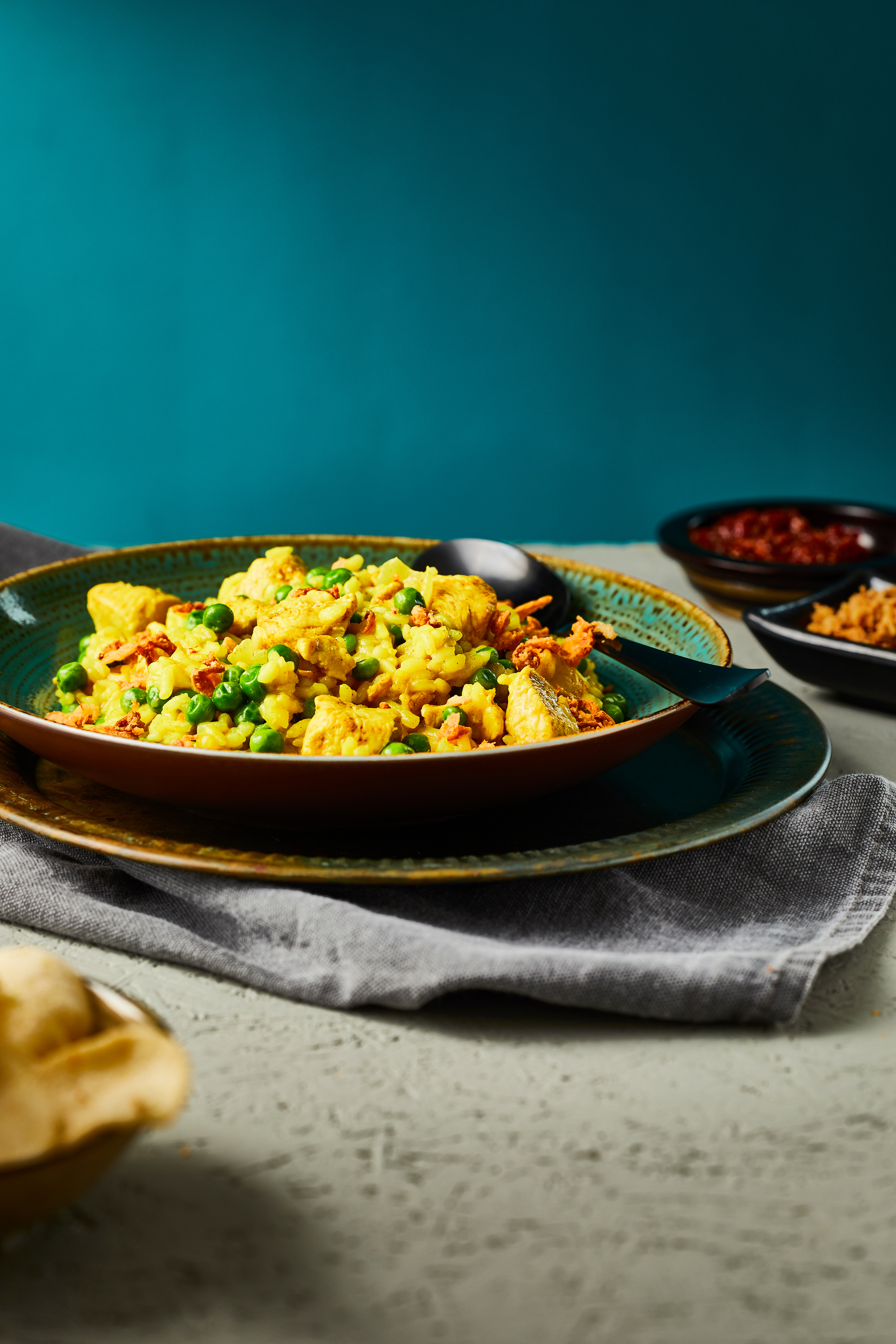 Oosterse kip-kerrie rijstschotel