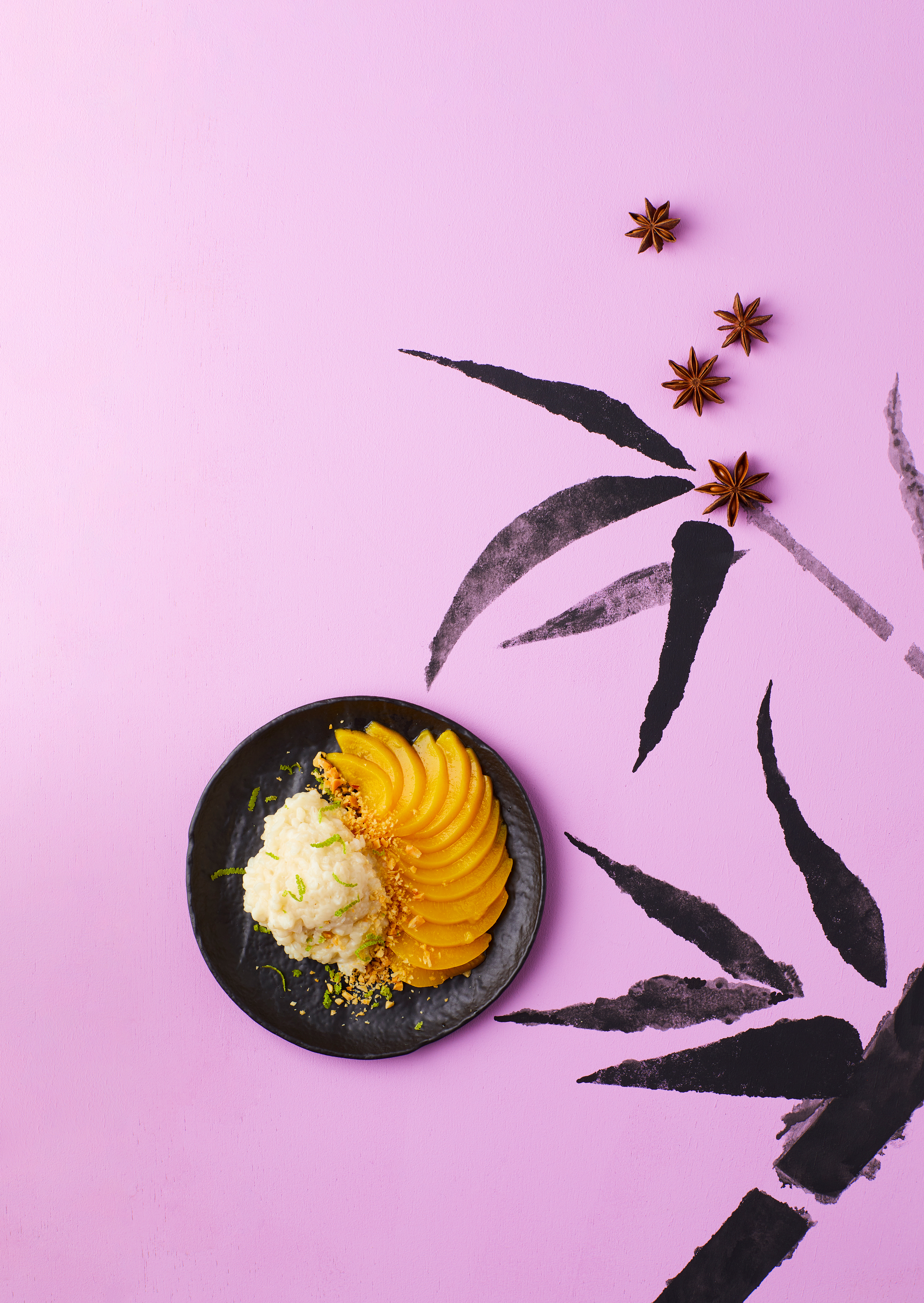 Sticky rijst met steranijs, perzik en pinda's