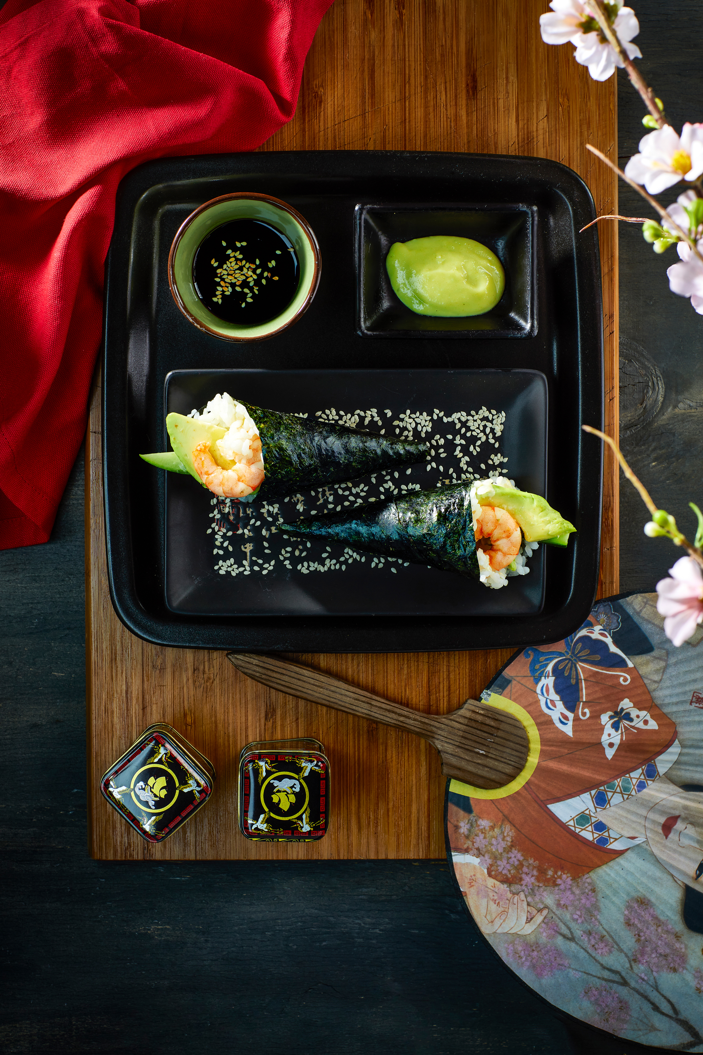 Temaki sushi met pikante garnaal