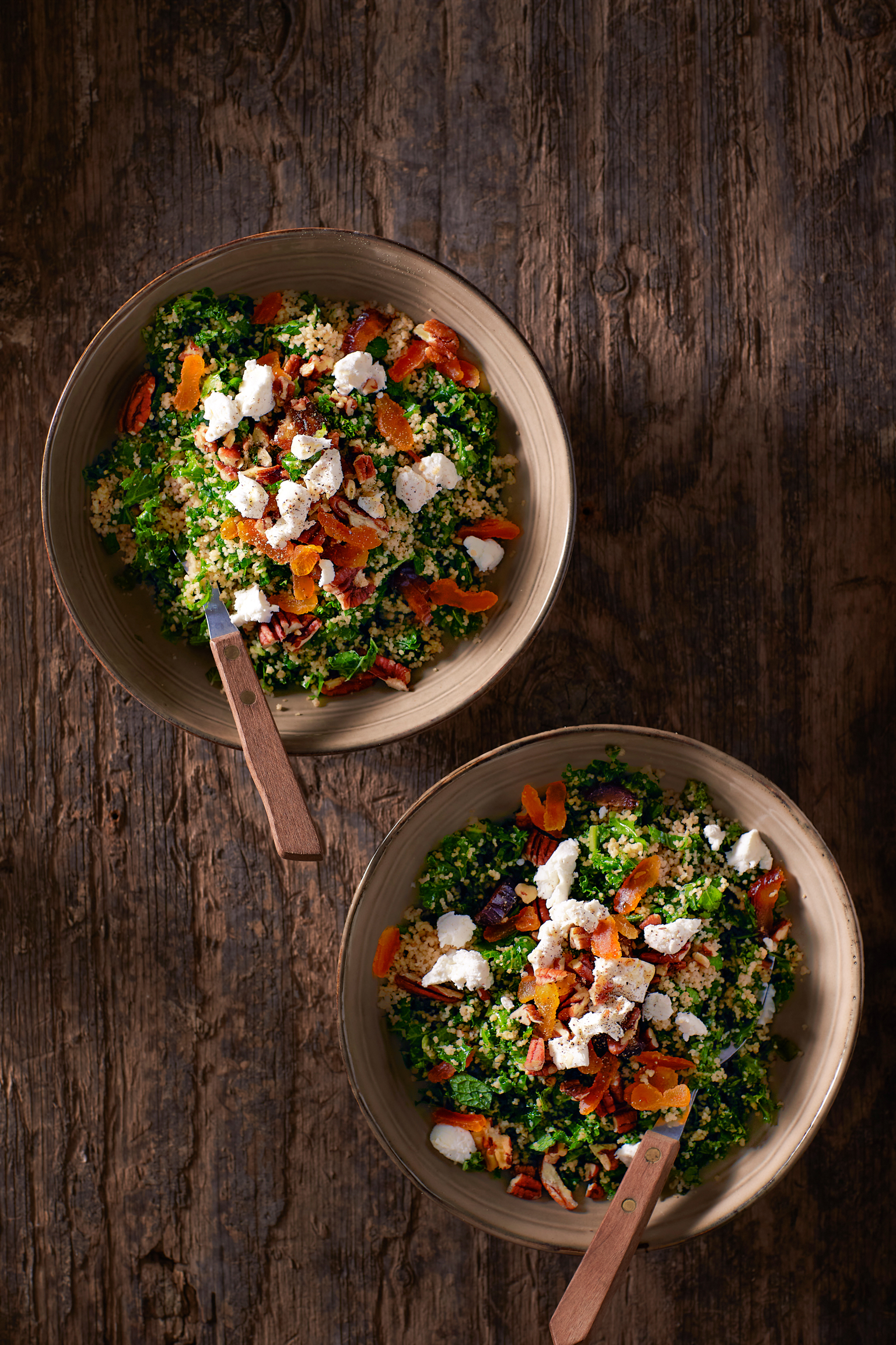Boerenkoolsalade met couscous en dadels