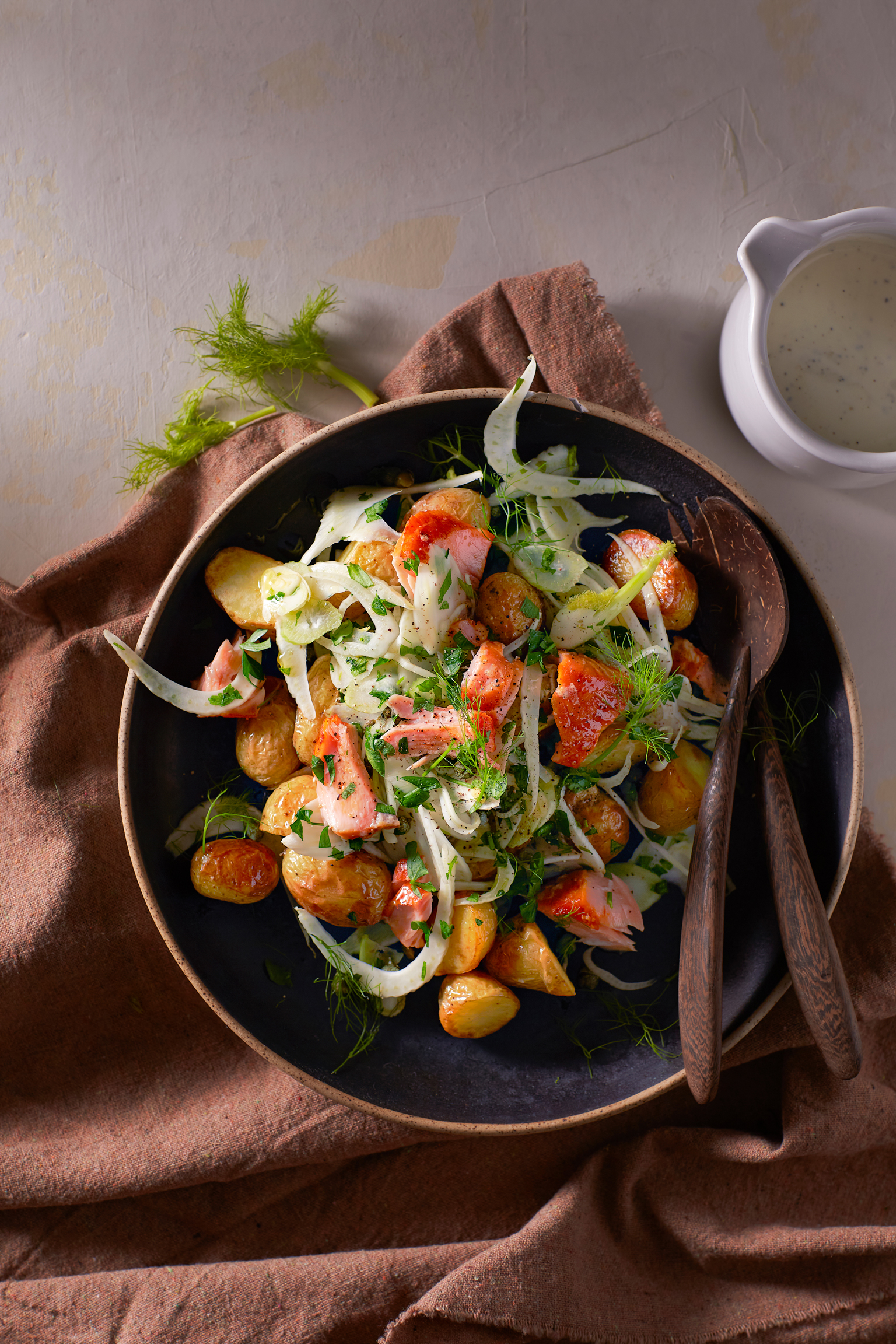 Lauwwarme krieltjessalade met venkel en zalm