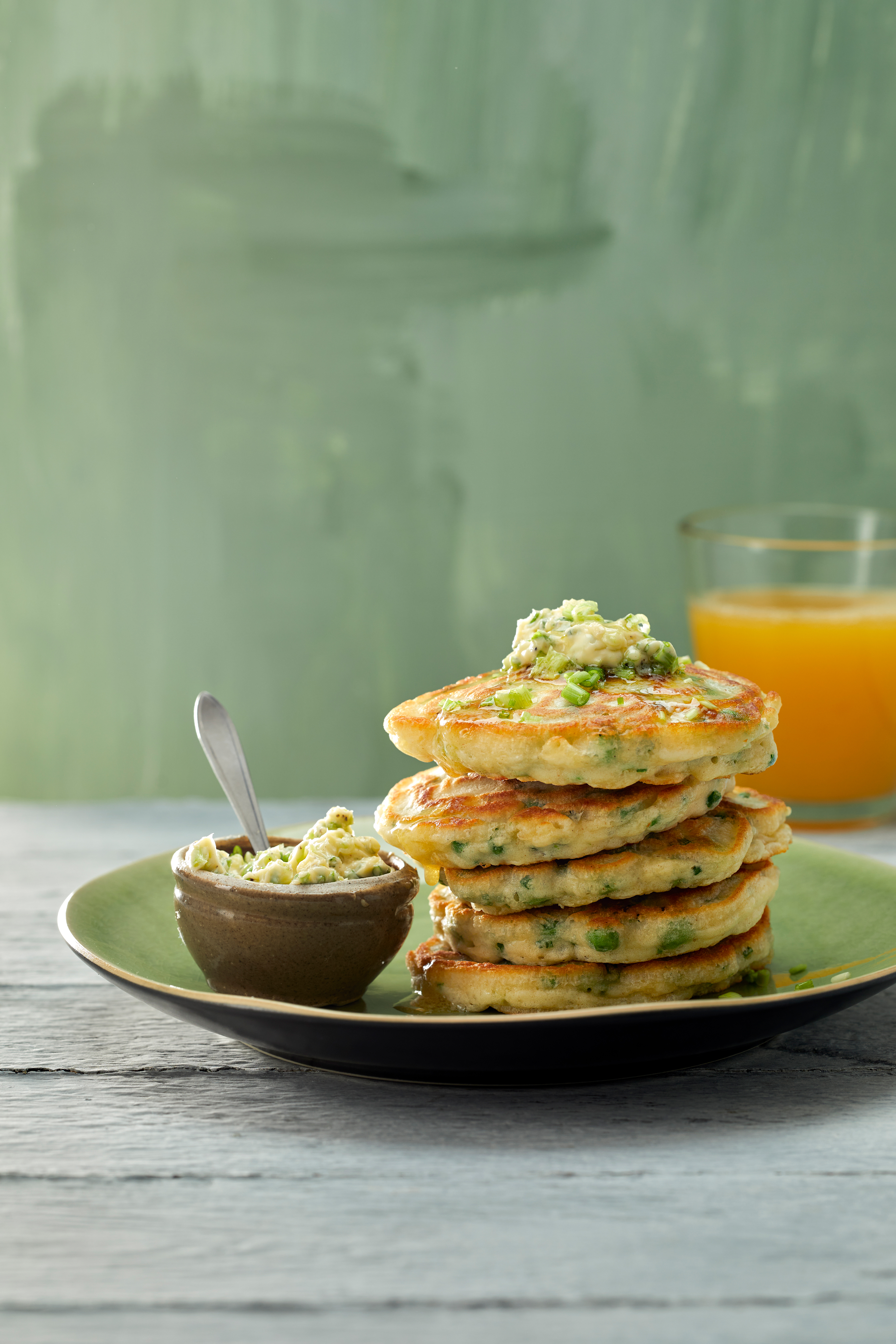 American pancakes met doperwten en bieslookboter