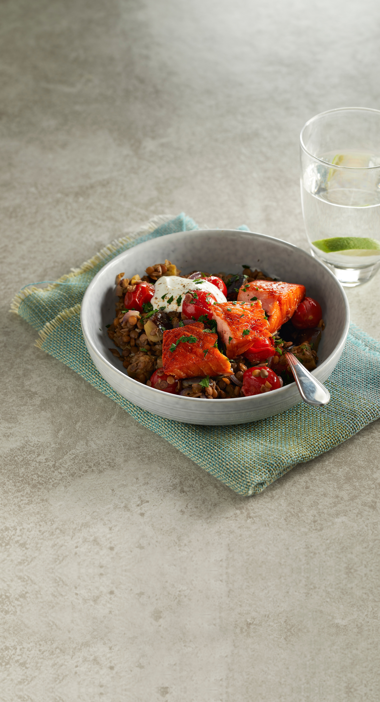 Linzenstoof met zalm