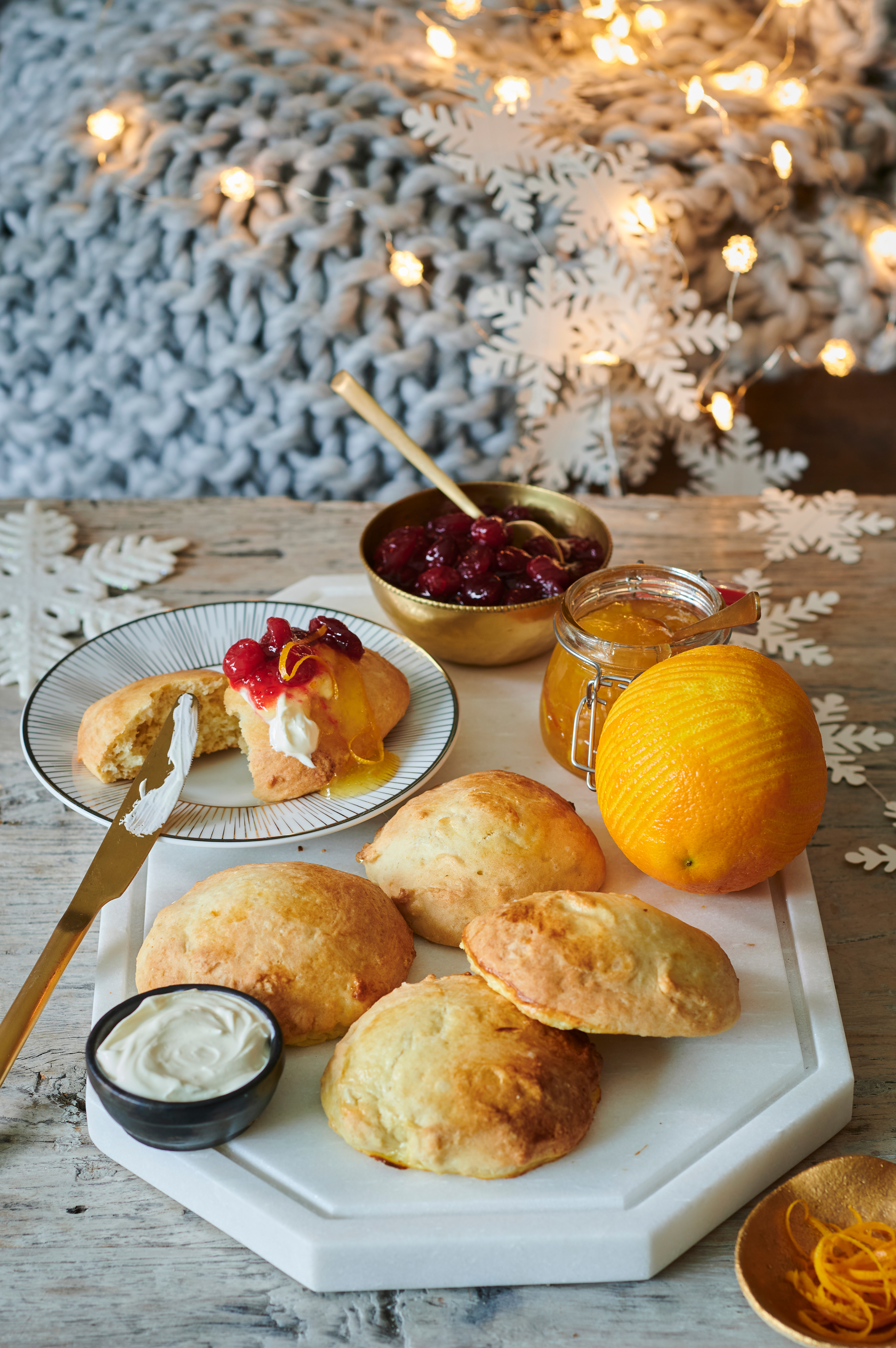 Scones met cranberry-sinaasappeljam
