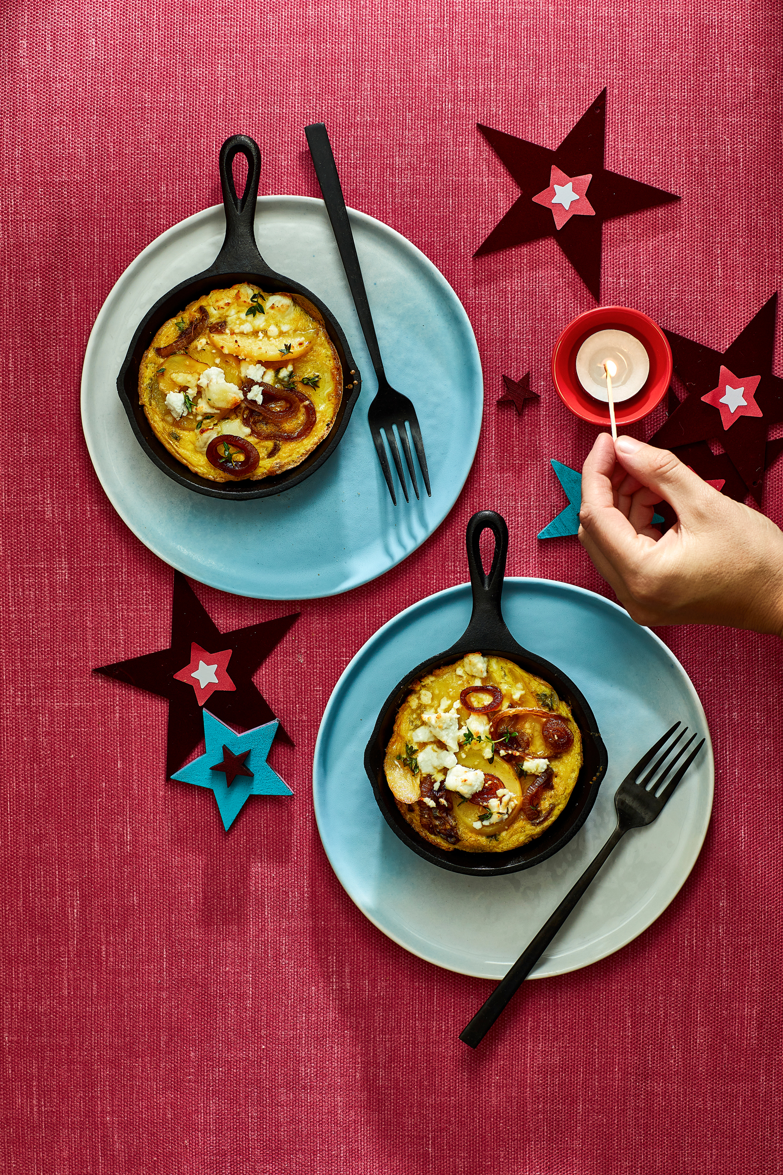 Aardappeltortilla met geitenkaas en gekaramelliseerde ui