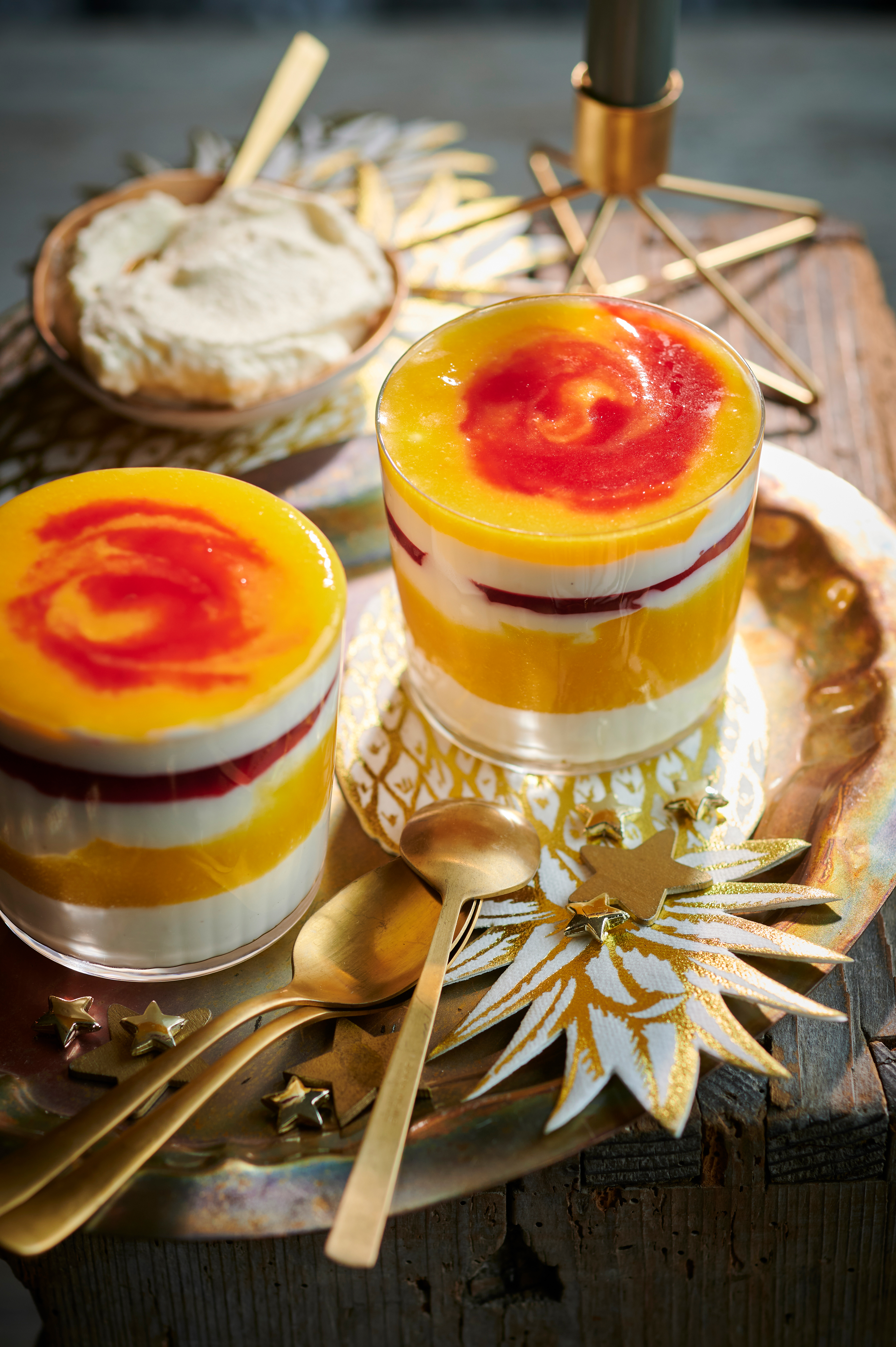 Perzikdroom met frambozensaus