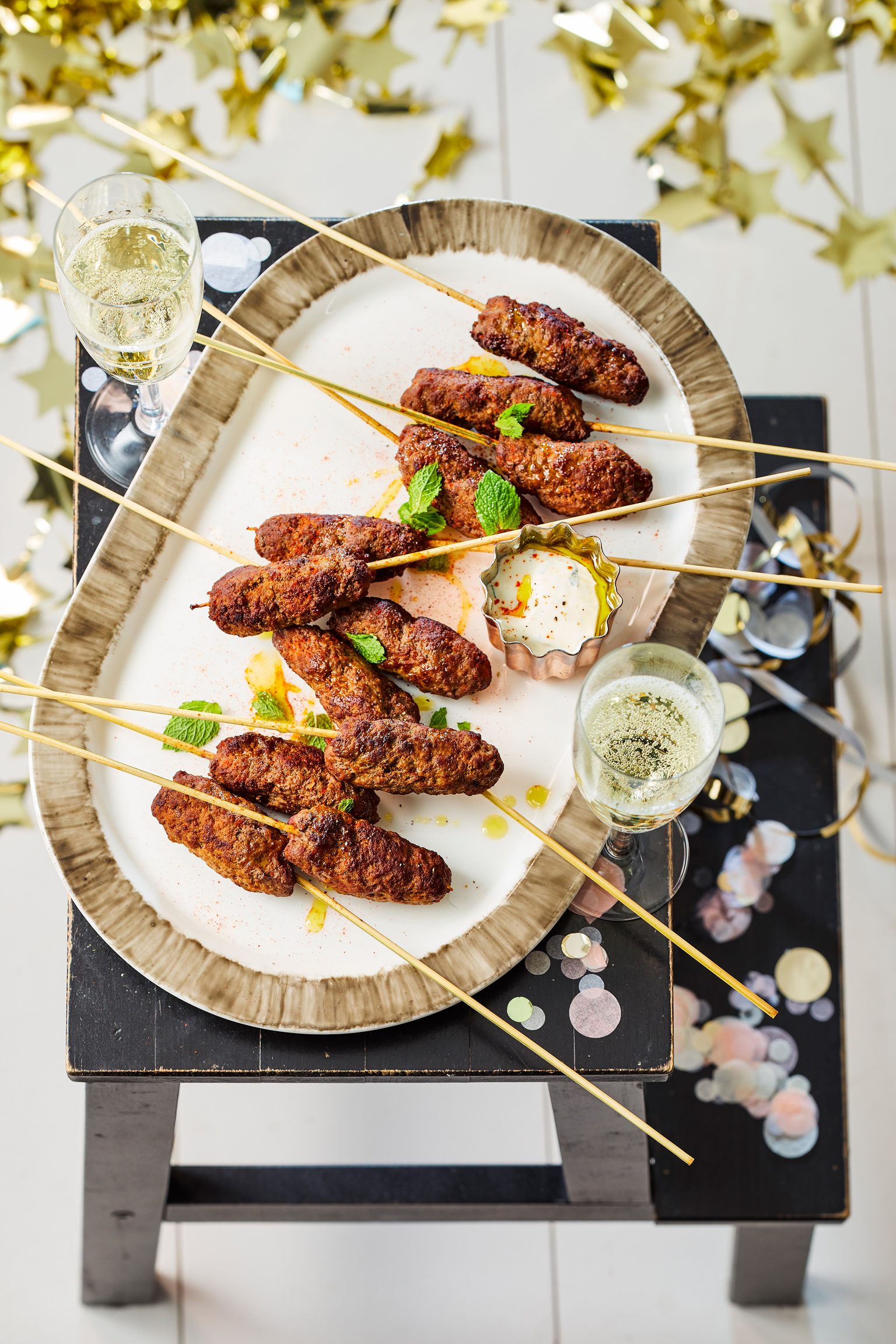 Mini-kebab met frisse yoghurtsaus