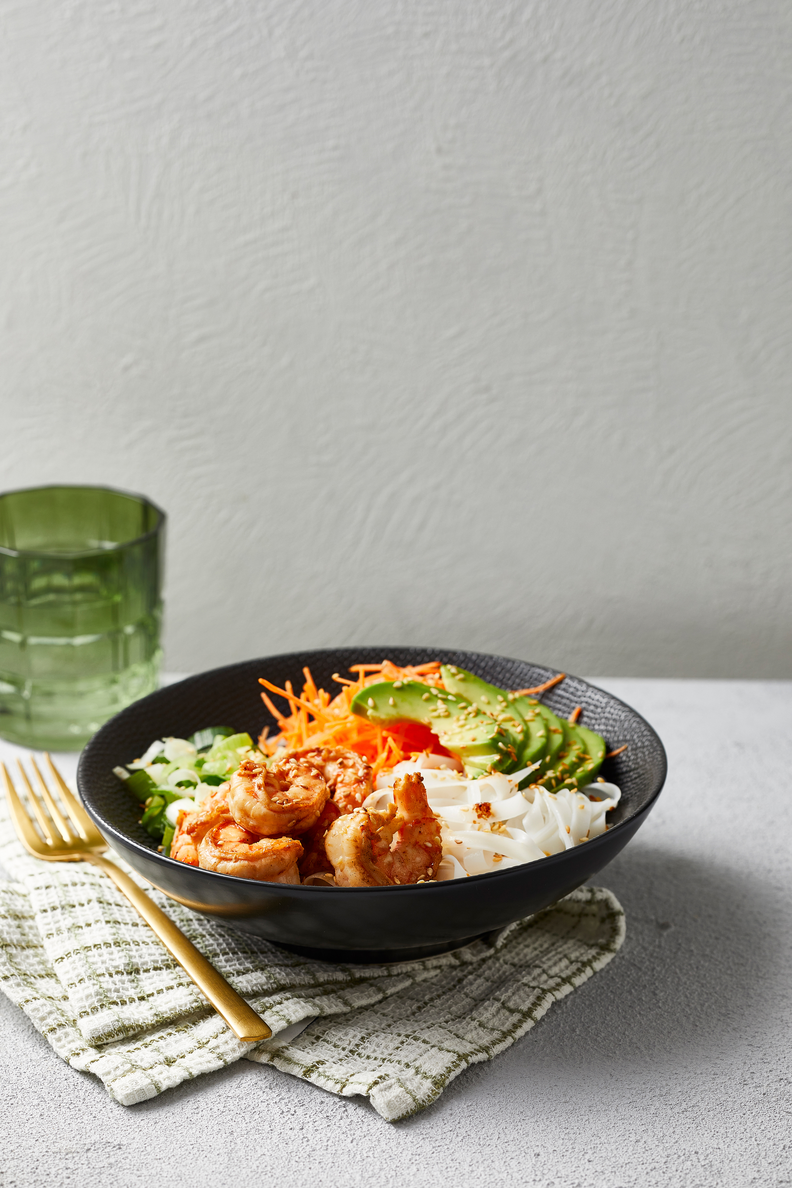 Rijstnoedel-bowl met garnalen