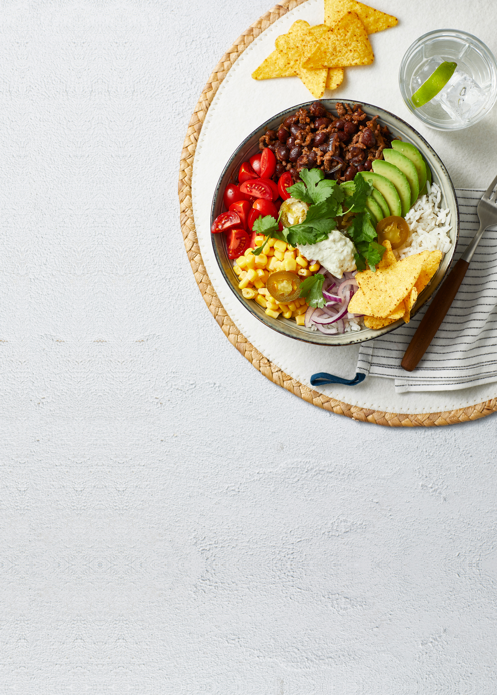 Burrito-bowl met gehakt en avocado