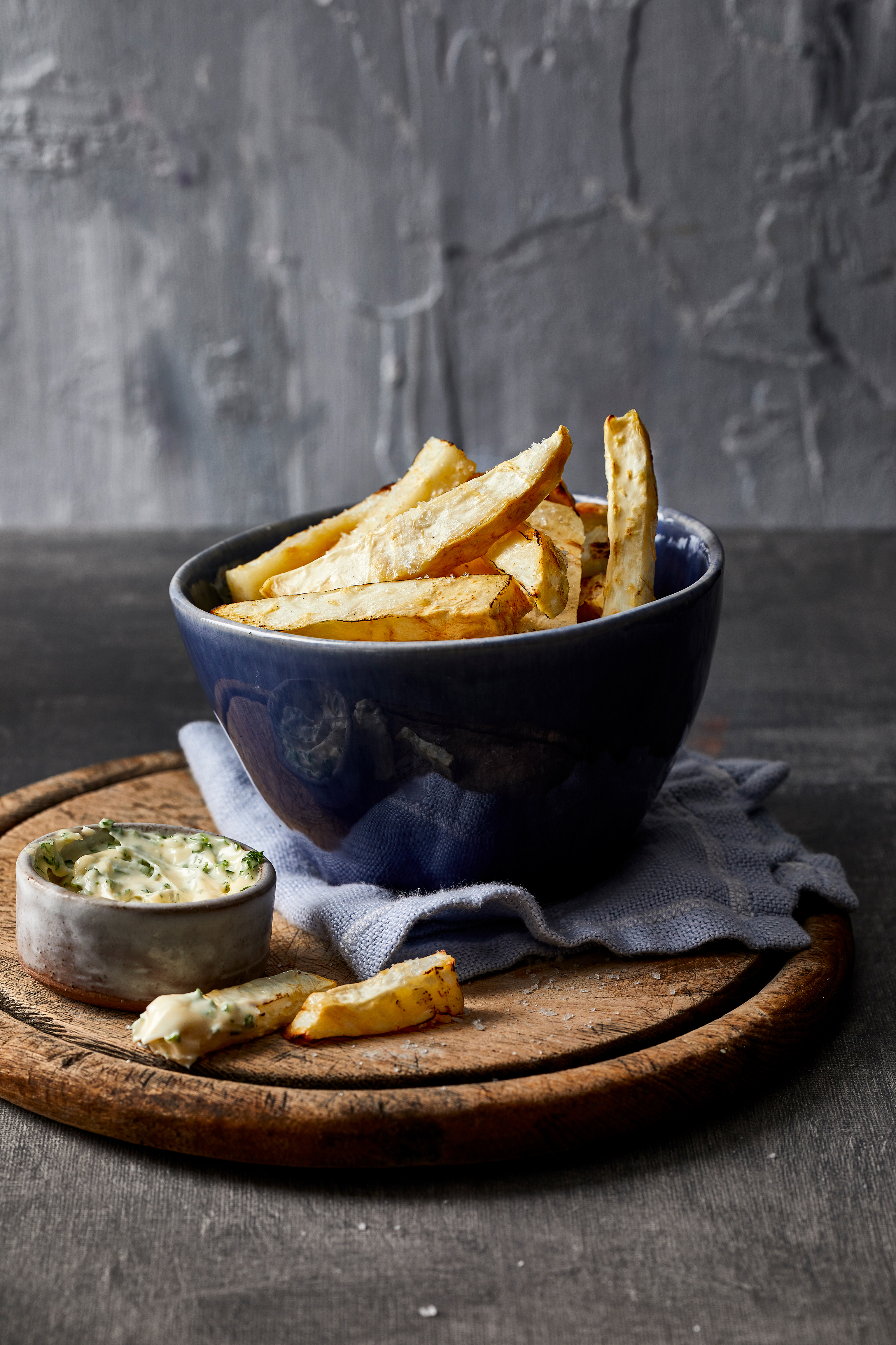 Knolselderijfriet met peterselie-aioli