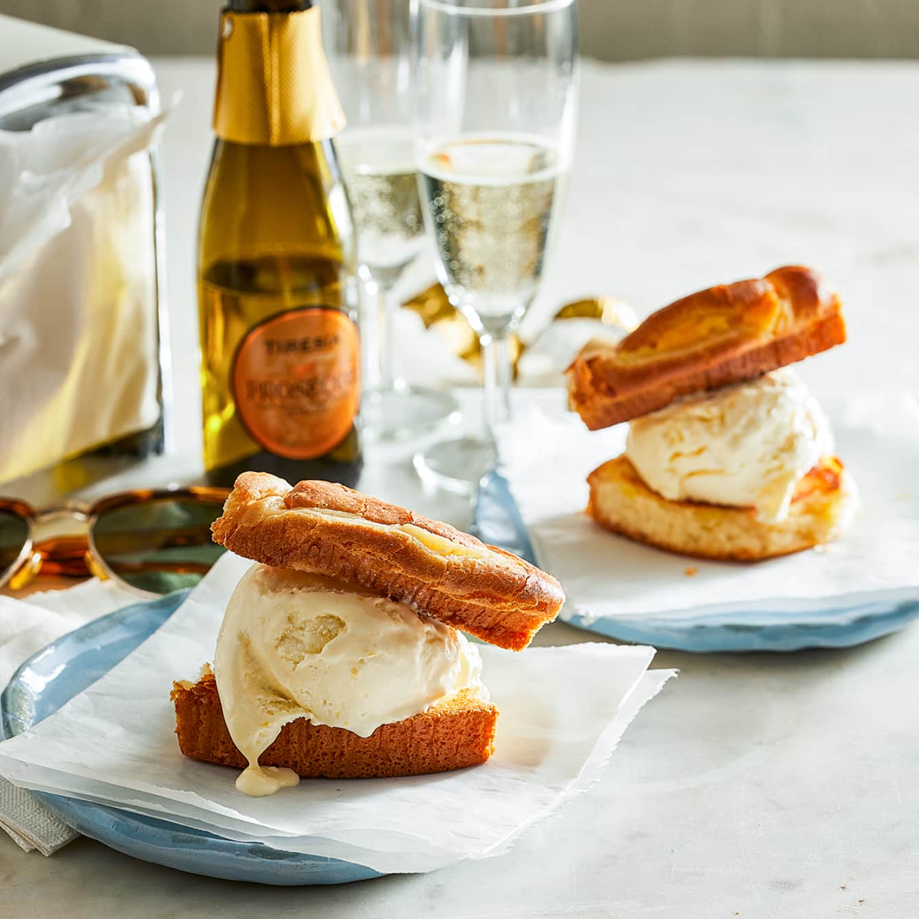 Brioche con gelato al limone