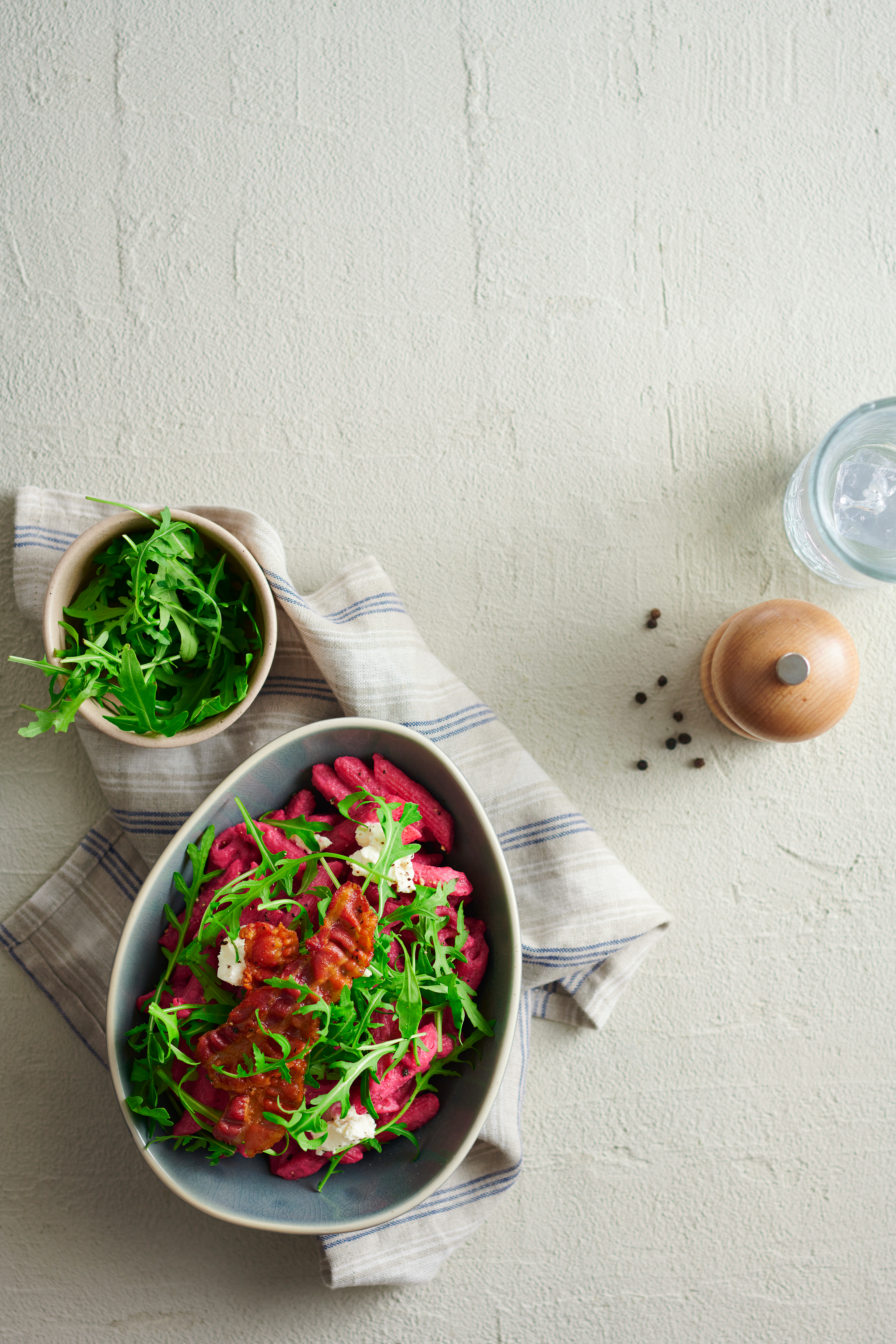 Bietjespasta met ricotta en knapperig spek