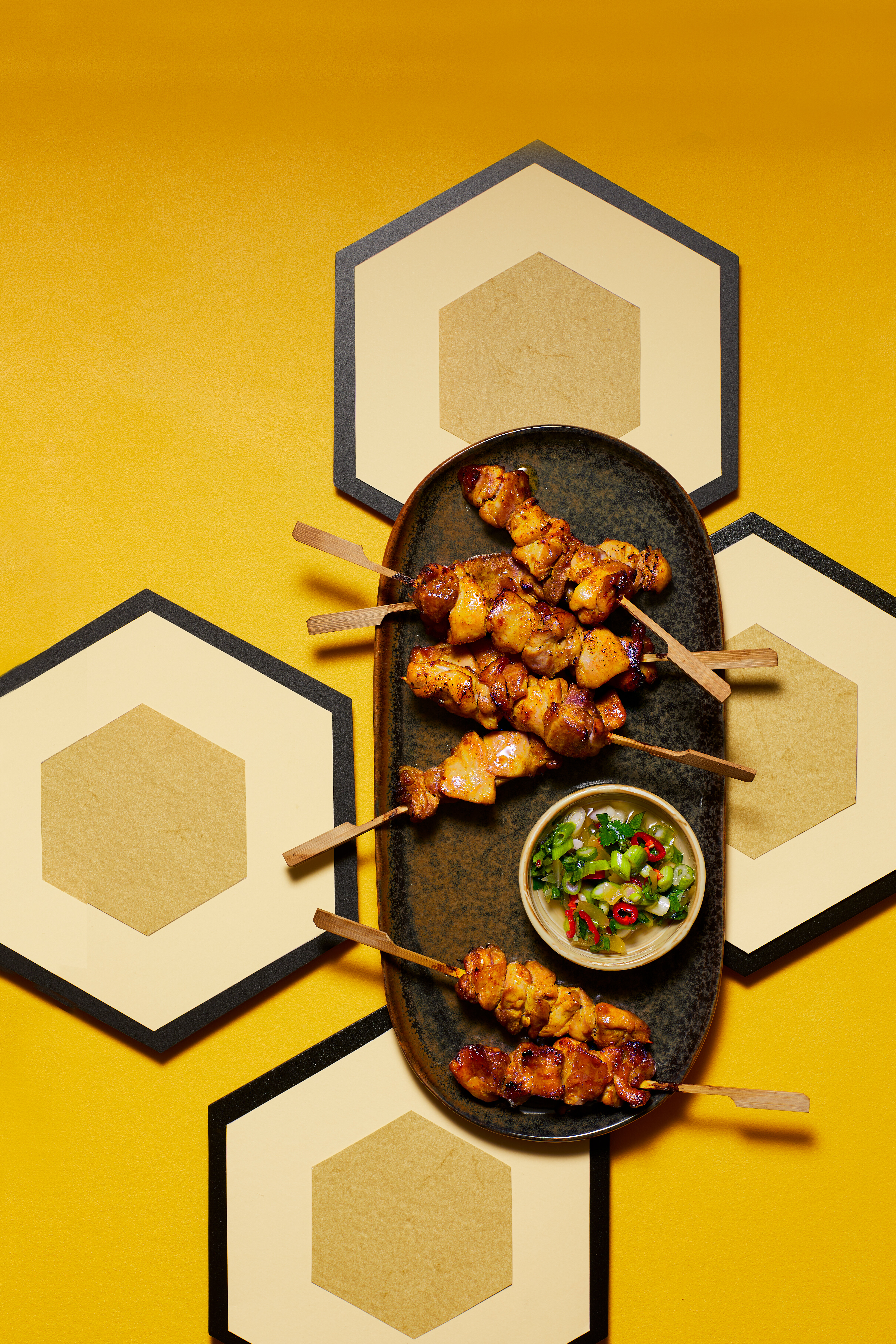 Kipsaté met honingsalsa