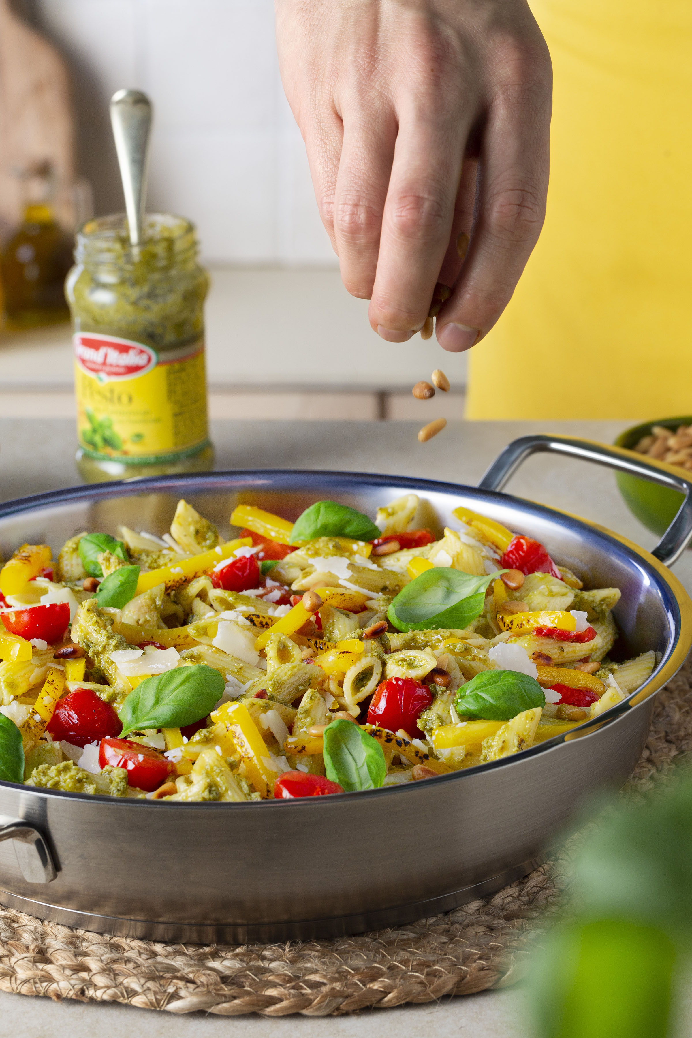 Penne met pesto, tomaatjes en paprika