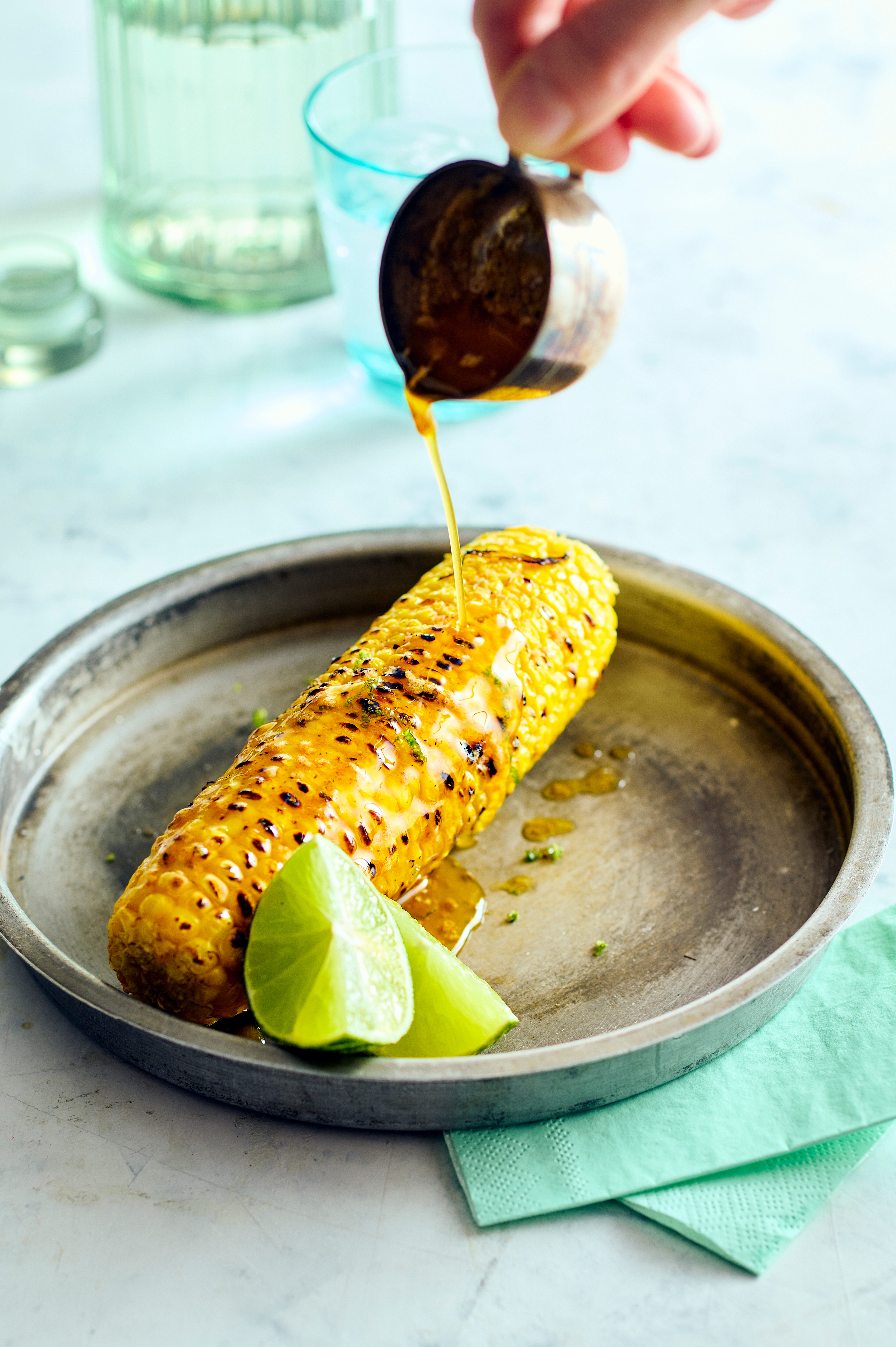 Maiskolf met cajun-limoenboter