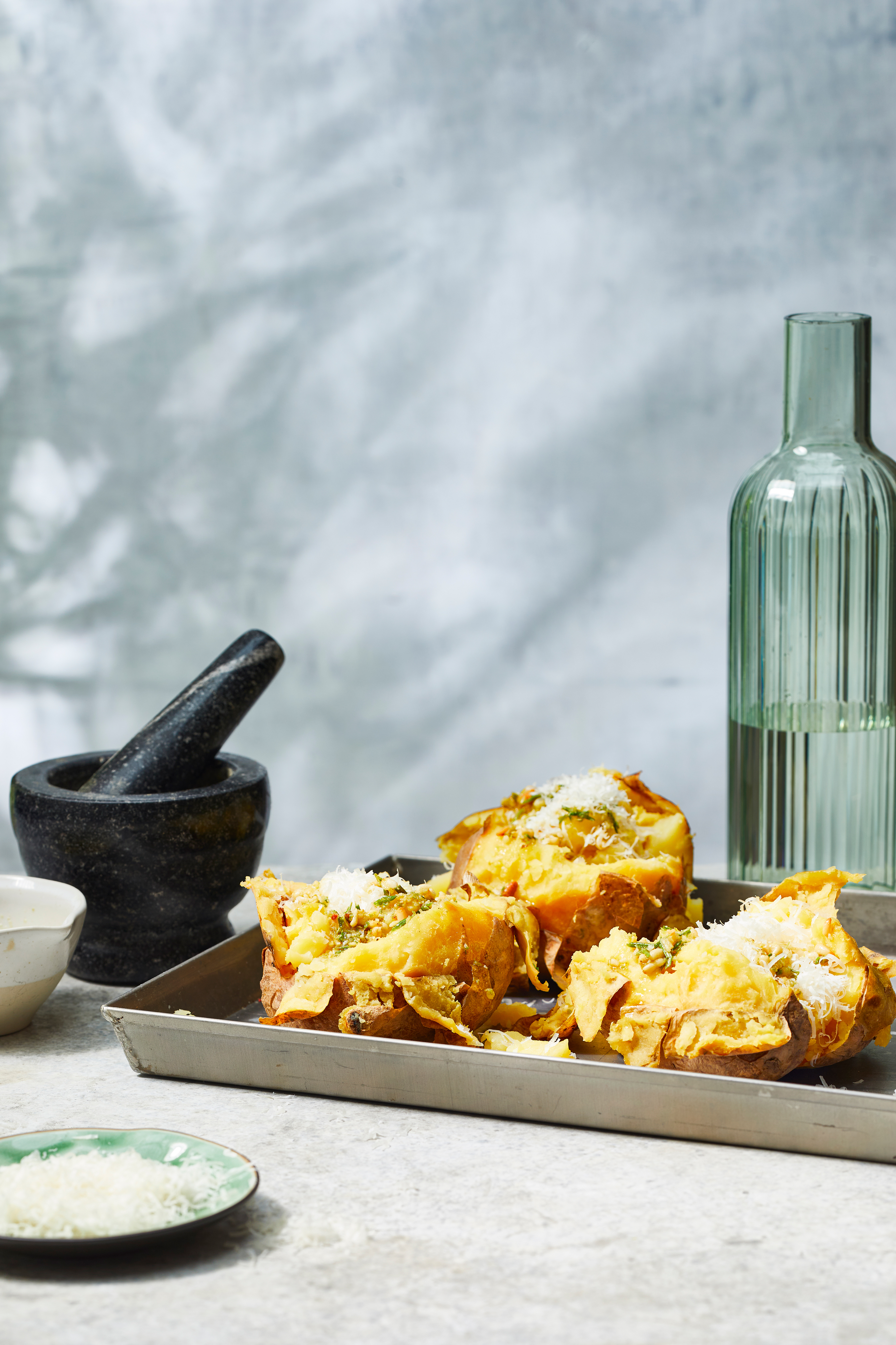 Gepofte aardappel met rozemarijn-kaastopping