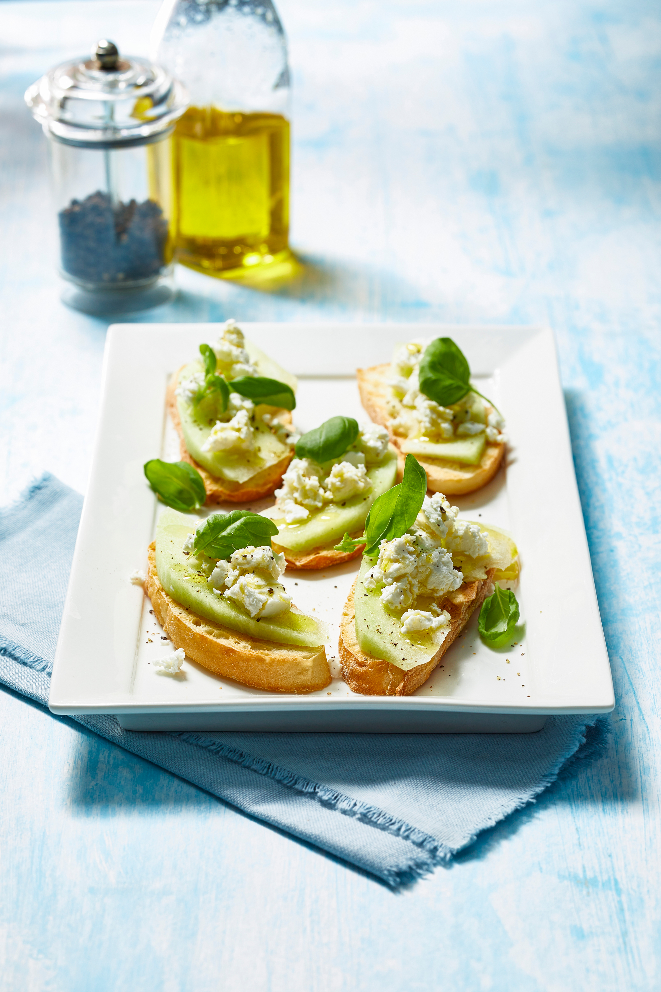 Bruschetta met geitenkaas en galiameloen