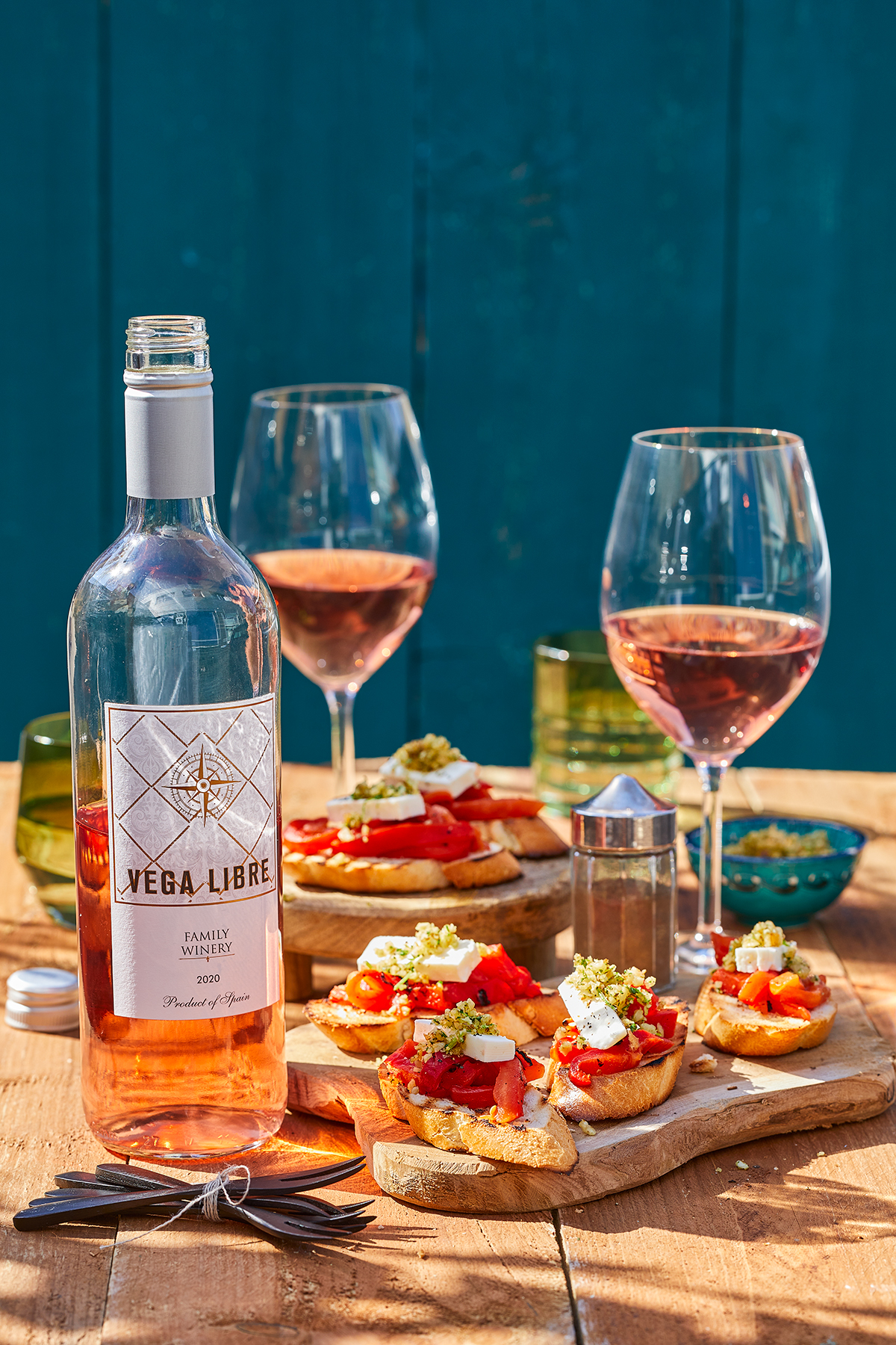 Pintxo's met geroosterde paprika, feta en walnootcrumble