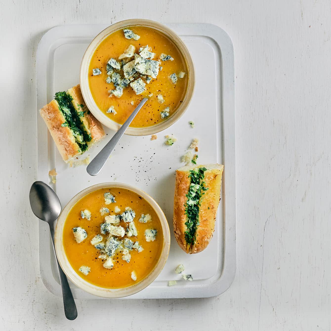 Pompoensoep met knoflookbrood