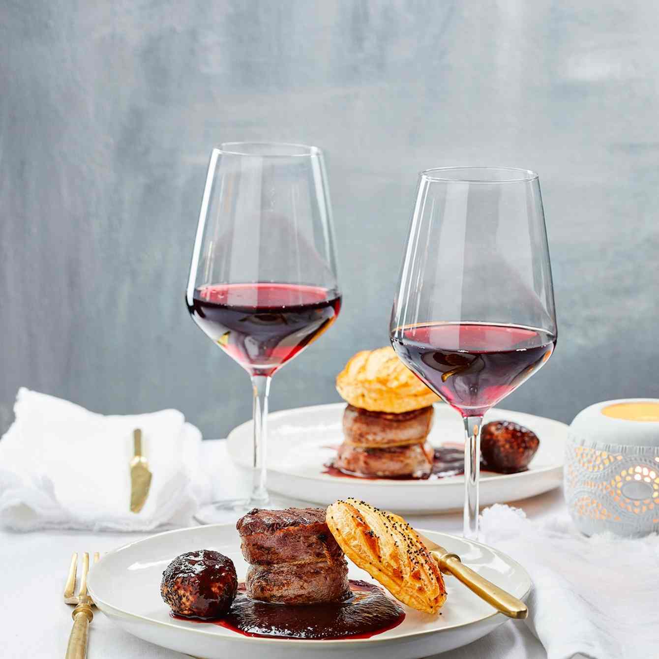 Geroosterde varkenshaasmedaillons met pruimensaus