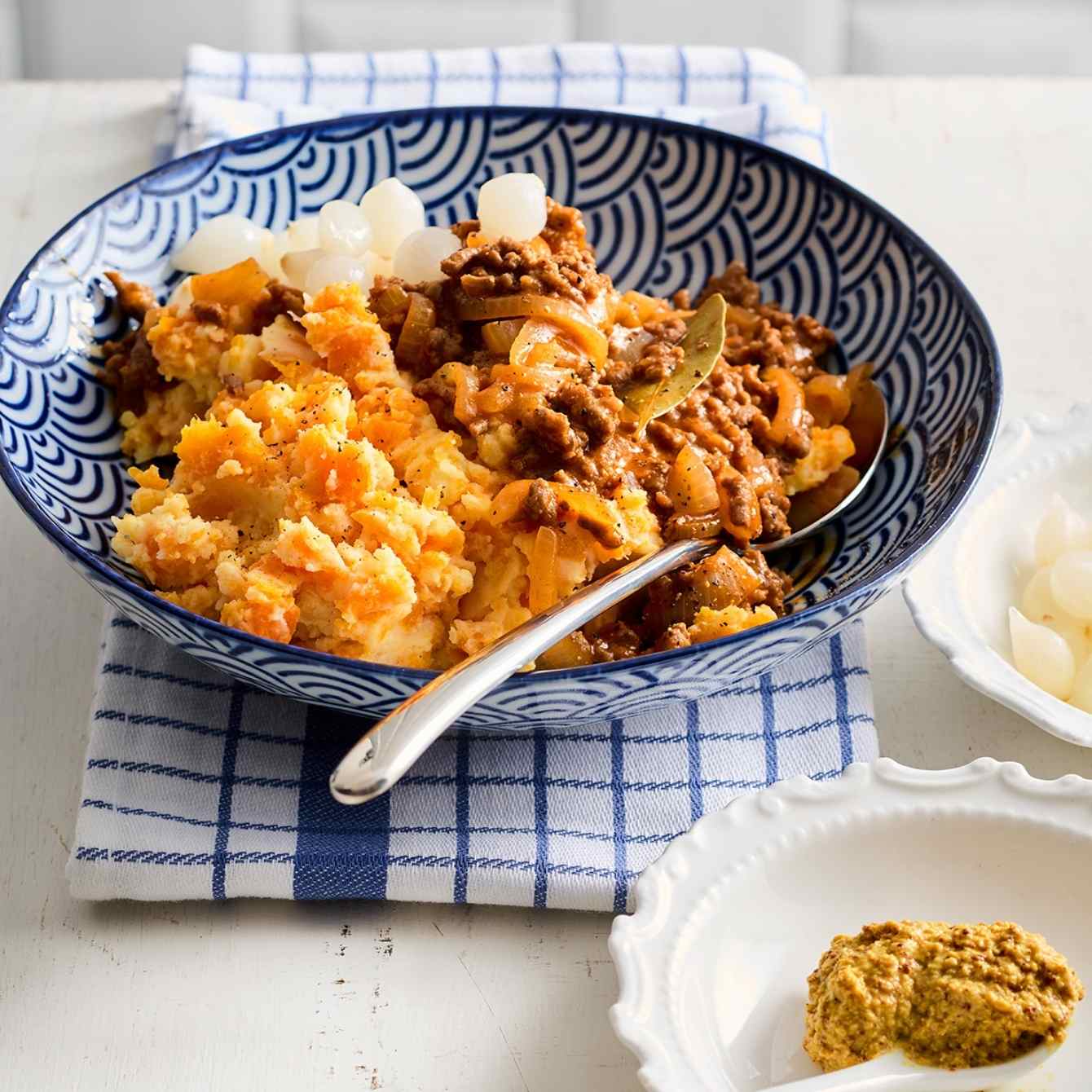 Wortelstamppot met snelle hachee