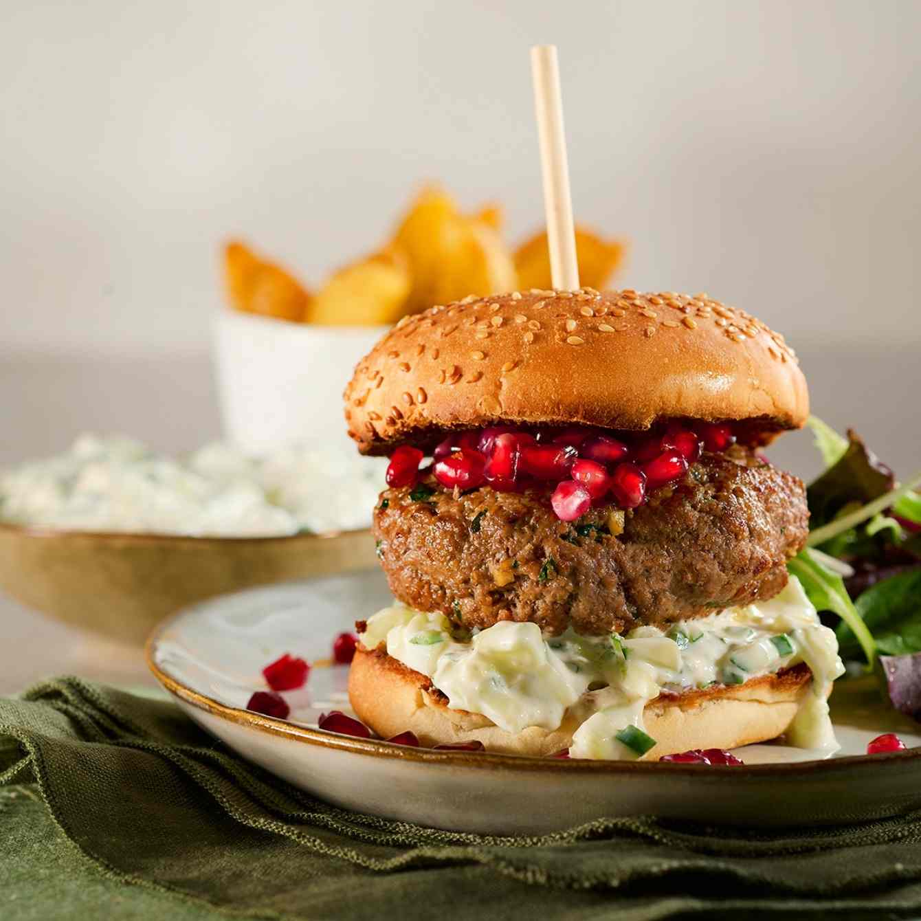 Ras el hanout-burger met komkommer-kruidenyoghurt