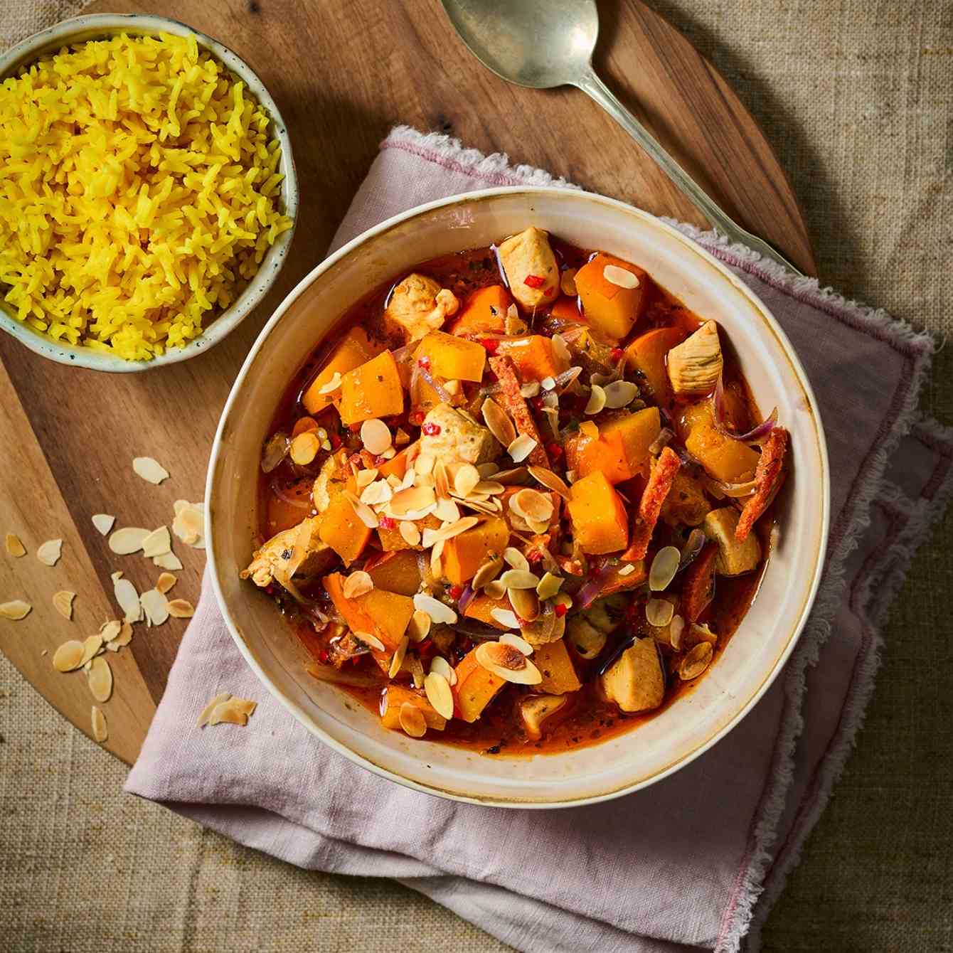 Pittige pompoenstoof met kip