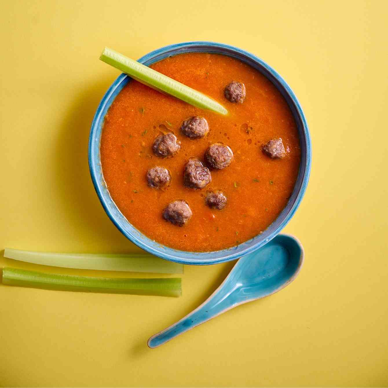 Tomaten-groentesoep met balletjes