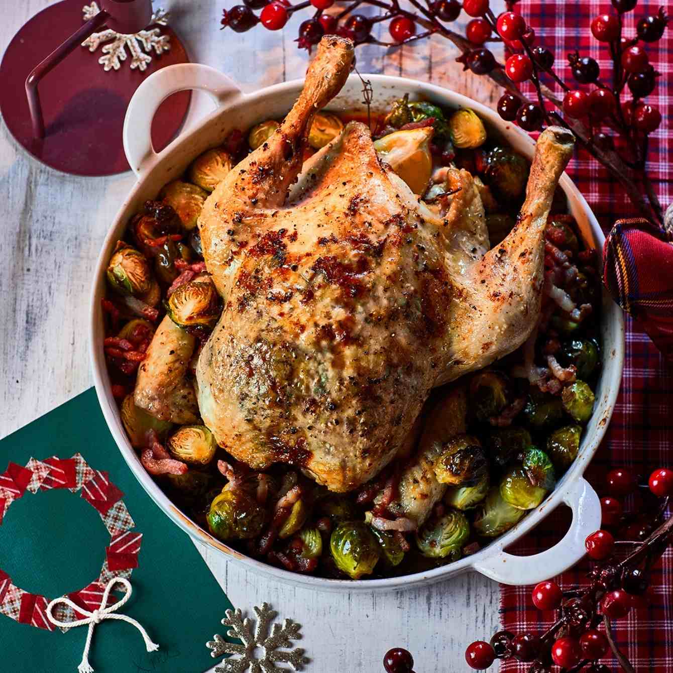 Geroosterde citroenkip met spruitjes en spekjes