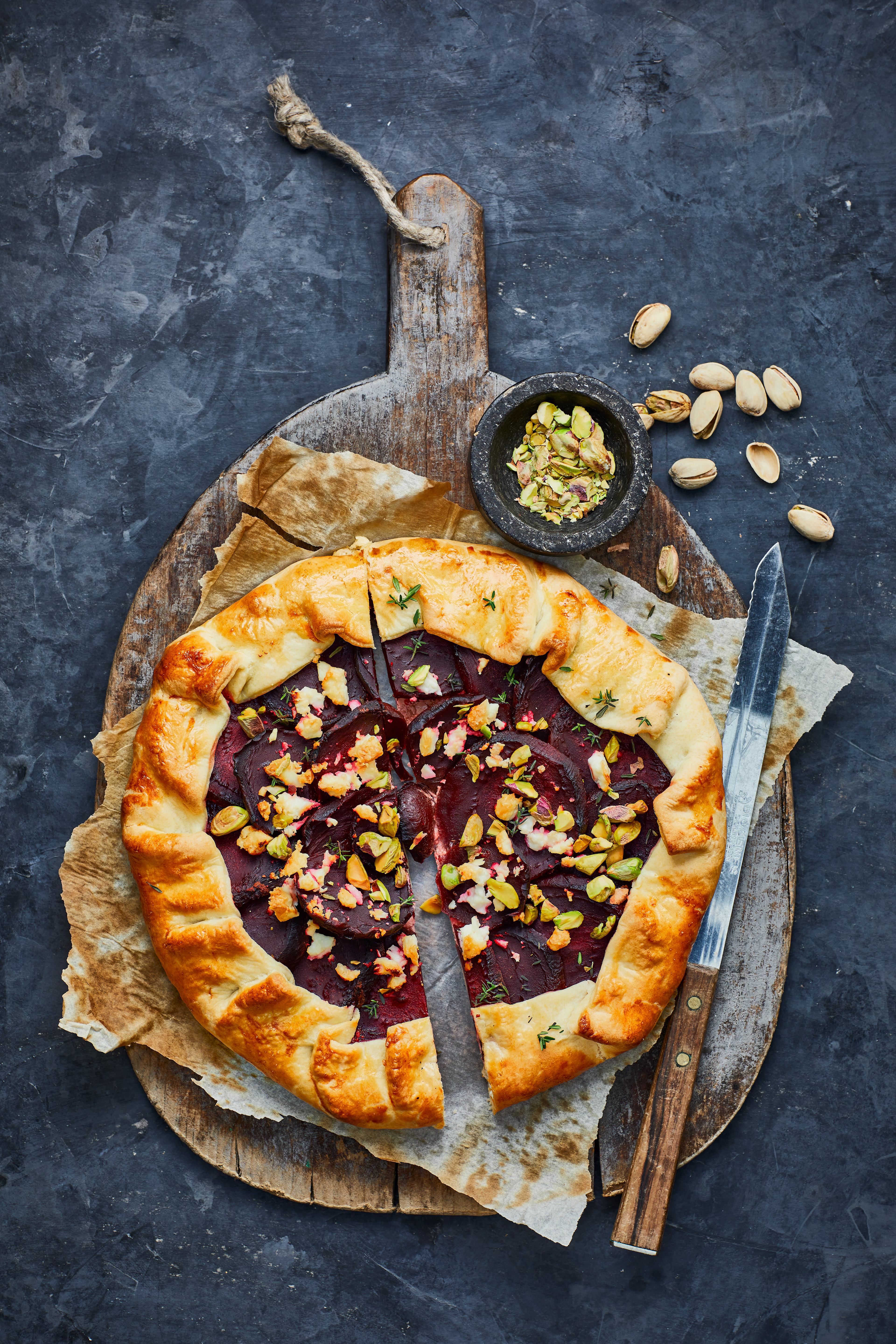 Bietengalette met feta en pistache