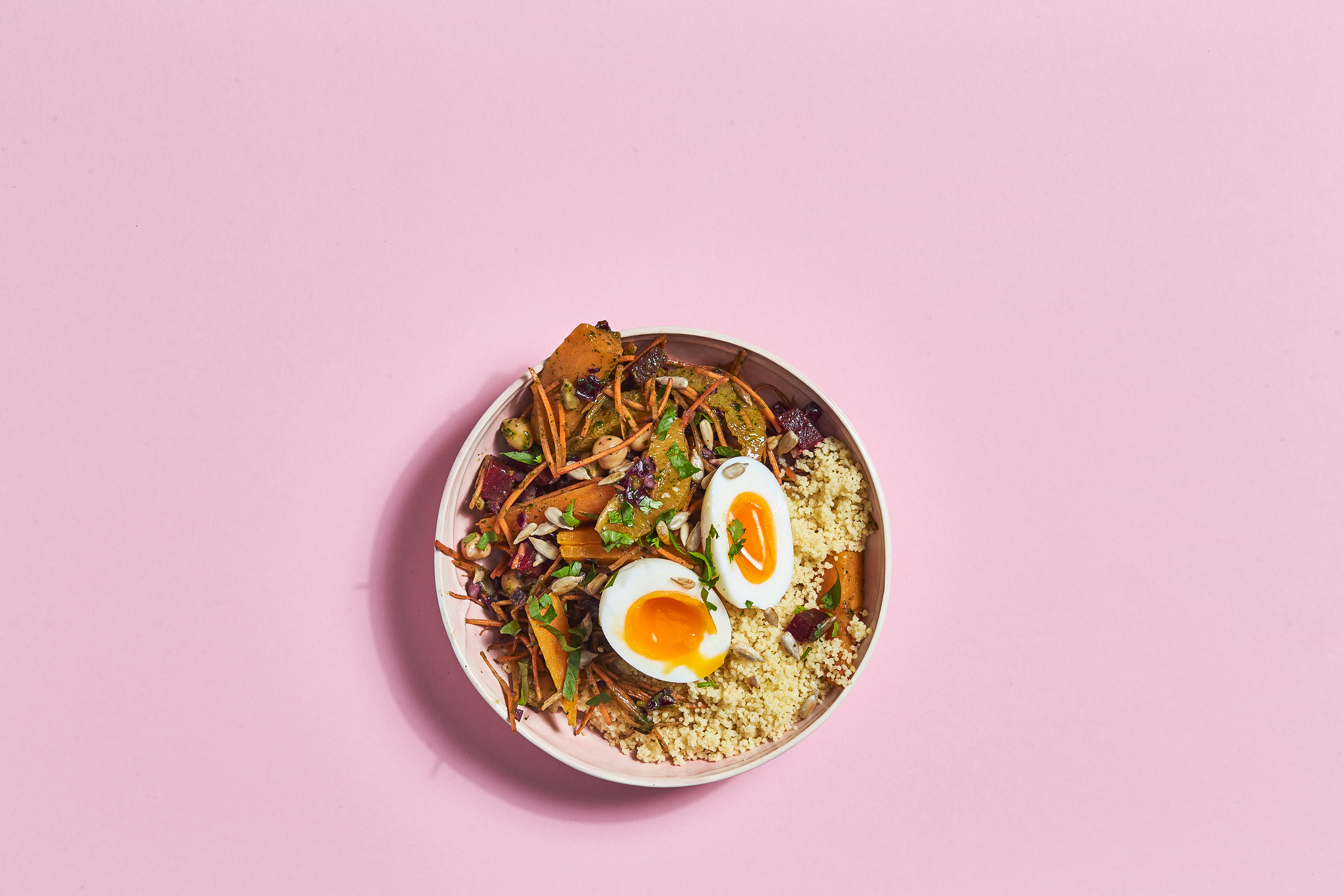 Kleurrijke couscoussalade